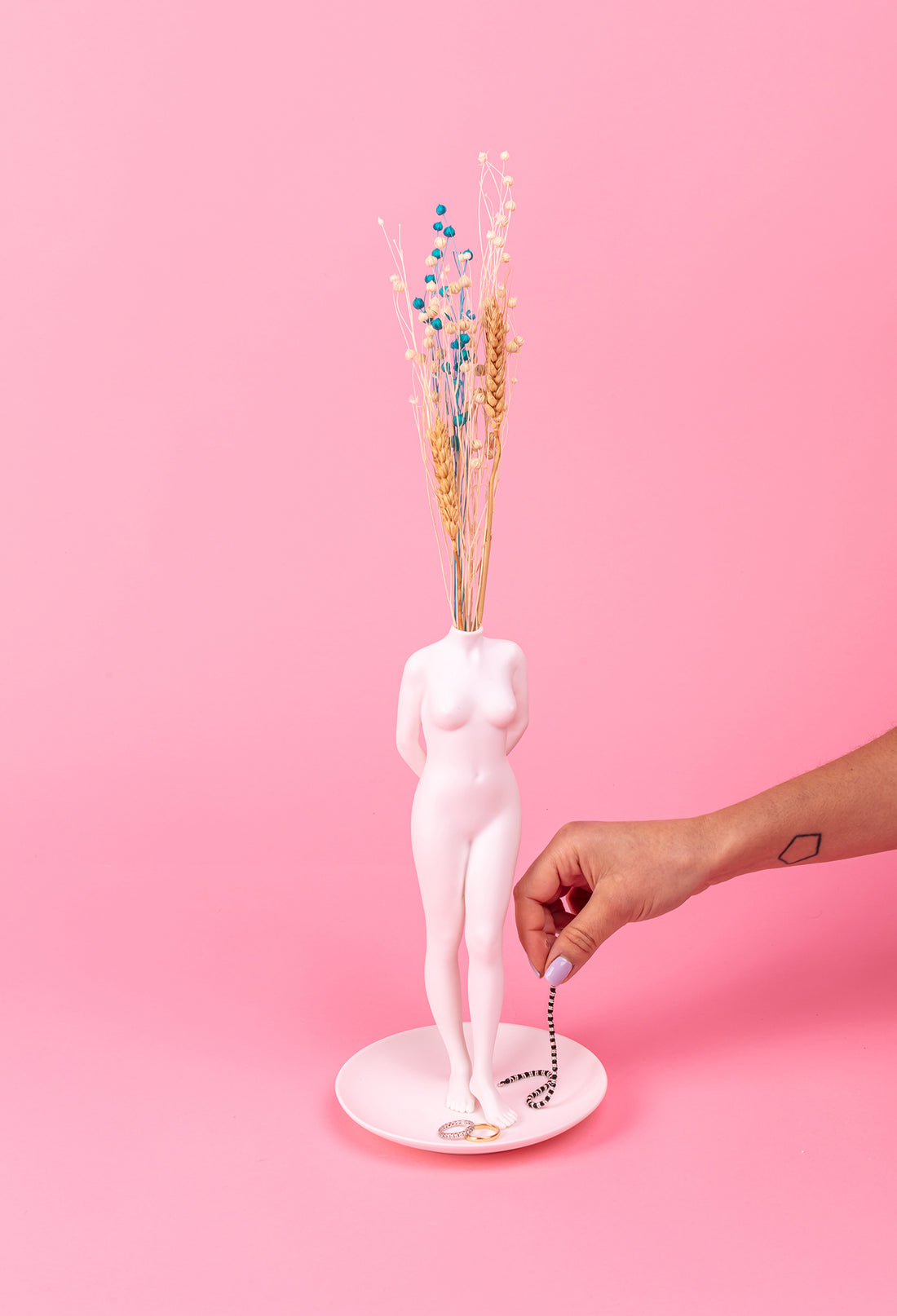 Vase LA TIMIDA von Seletti – eine fragile Schönheit zwischen Scham und Sinnlichkeit