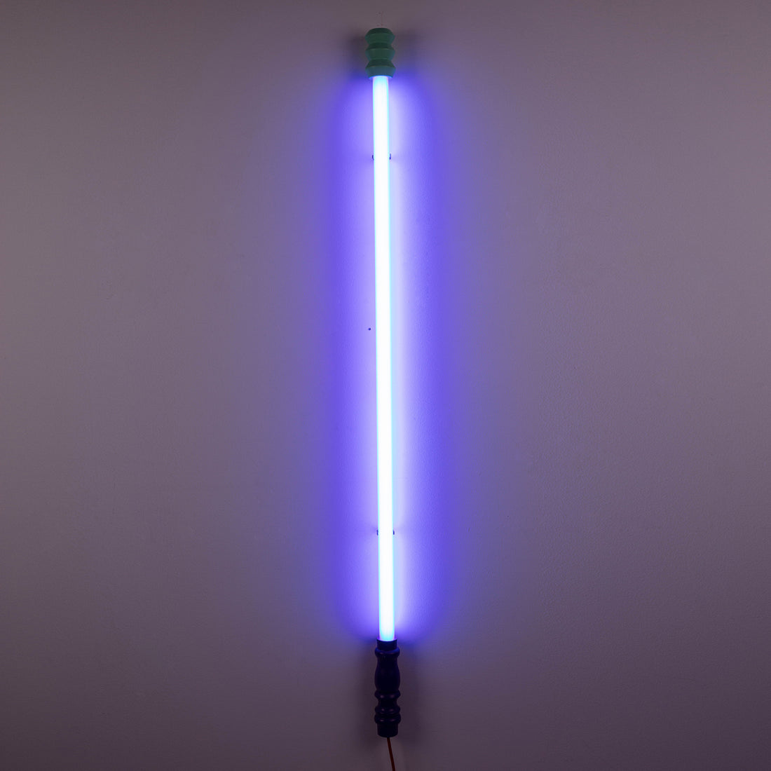 Superlinea – moderne LED-Leuchte aus Glas, Holz und Kunststoff