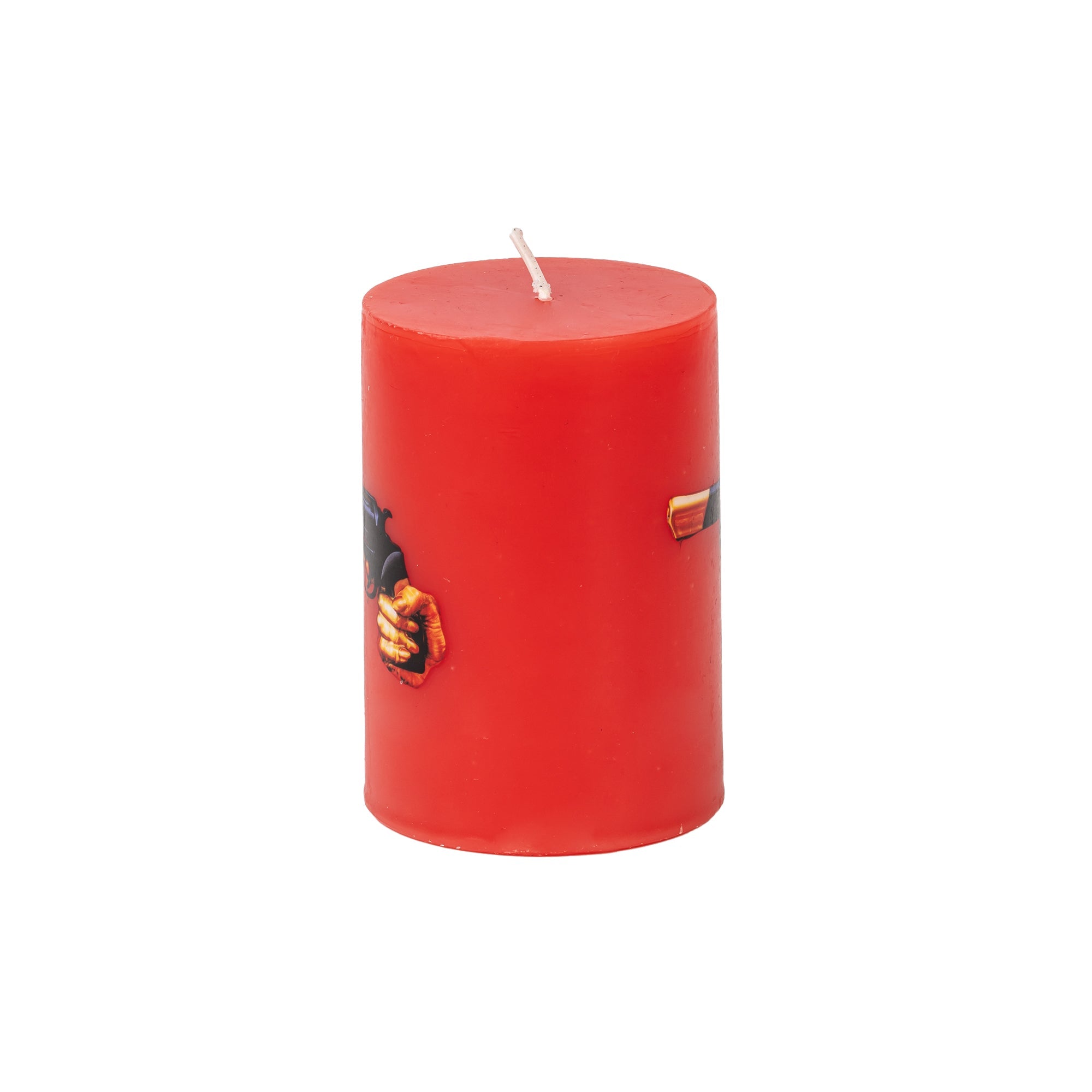 Rote Kerze mit Revolvermotiv aus der Toiletpaper Kollektion von Seletti