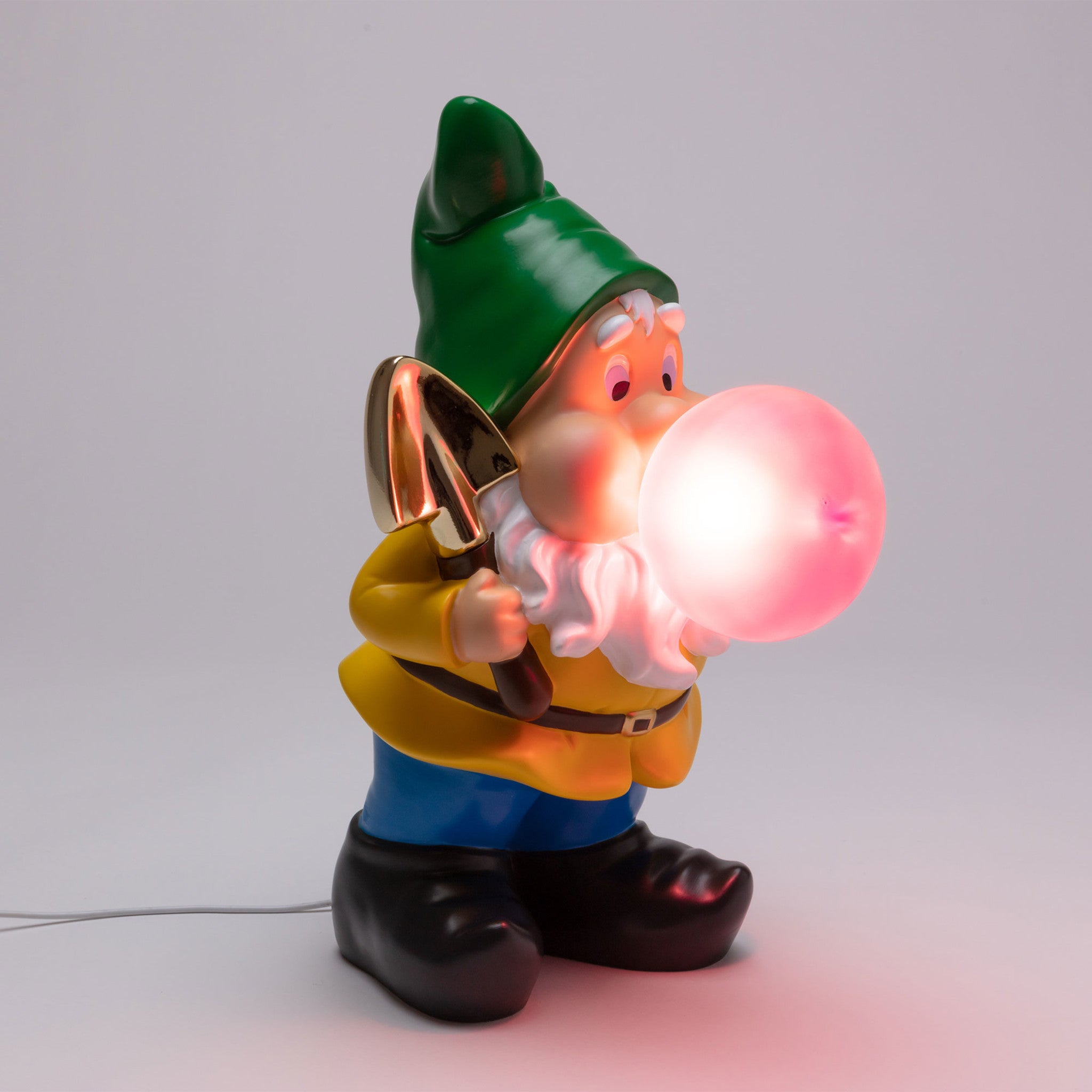 Zwergenlampe mit Schaufel und leuchtender Kaugummiblase