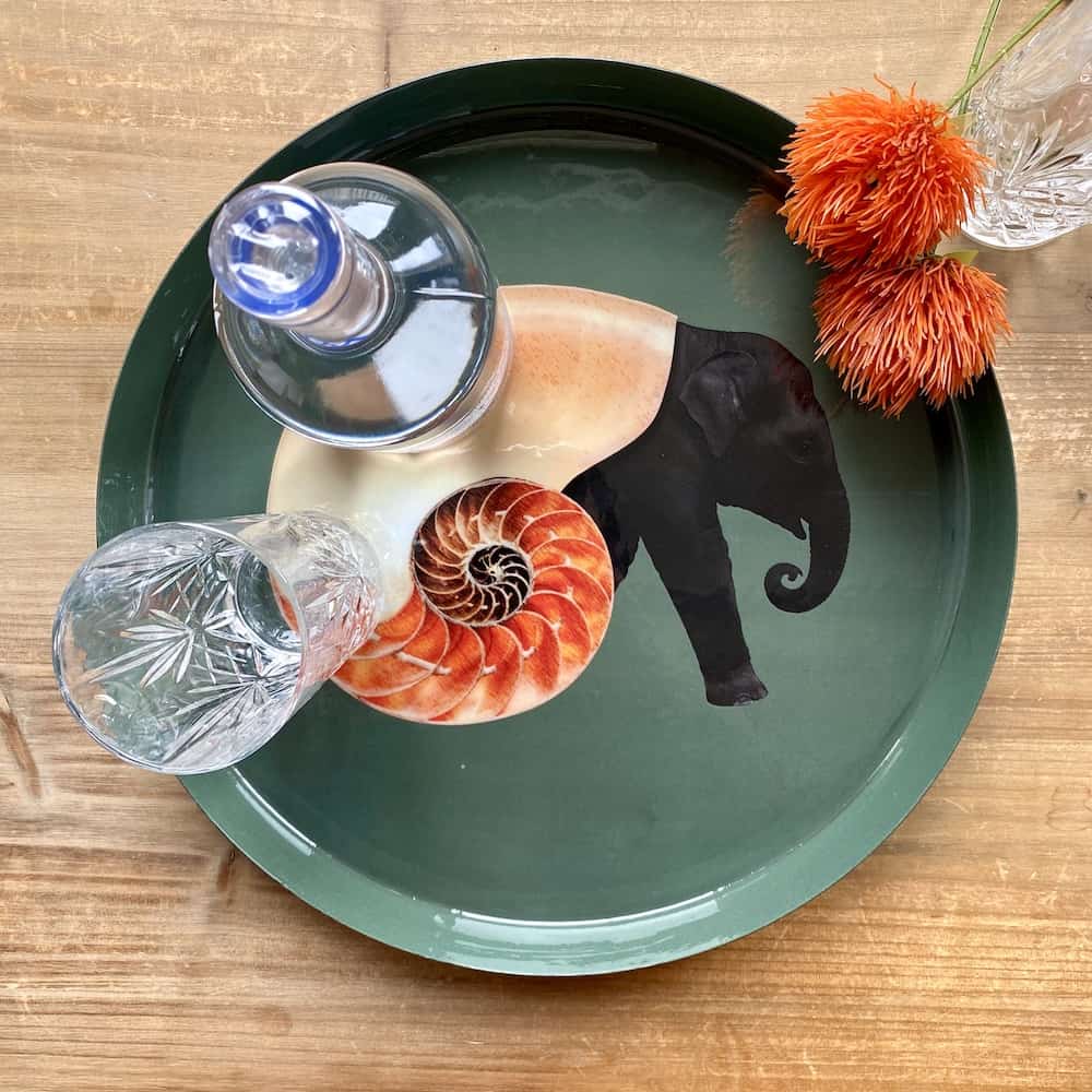 Tablett SHELLEPHANT von GANGZAI mit Elefant-Muschel-Design