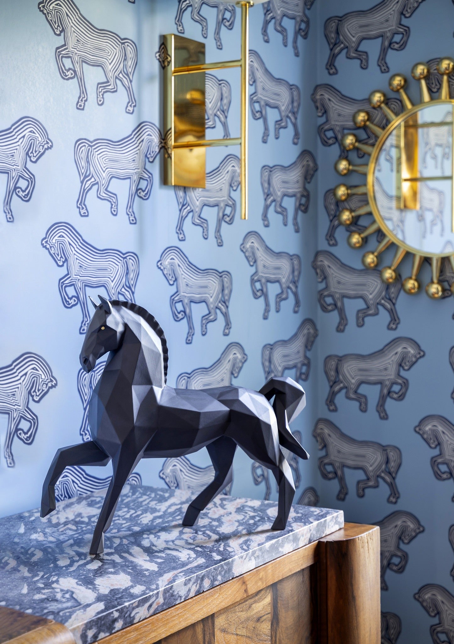 Facettierte Origami-Form des Pferdes aus Porzellan