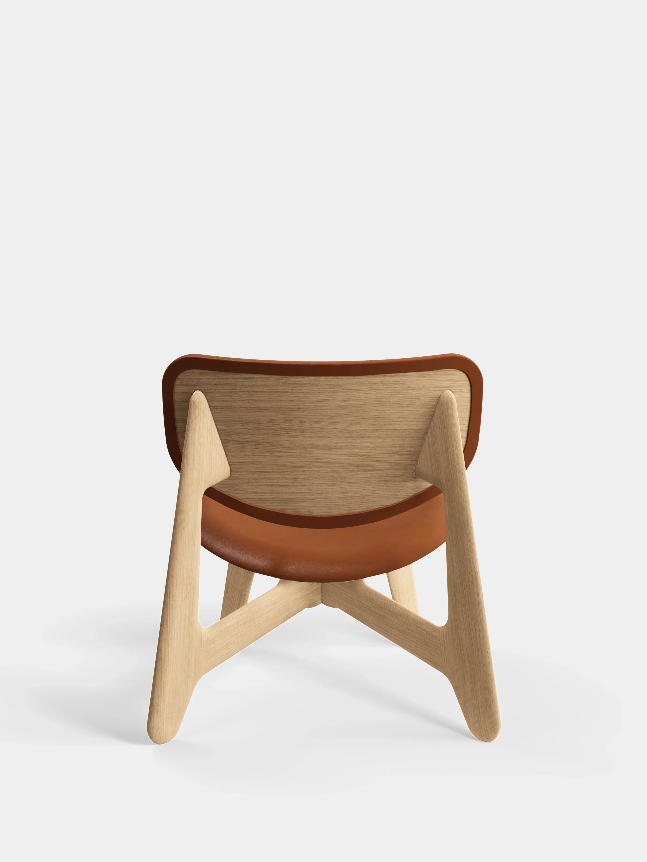 Slab Lounge Chair von Tom Dixon aus massiver gebürsteter Eiche mit Cognac Leder Polsterung, zeitloser Design Sessel im modernen Wohnraum
