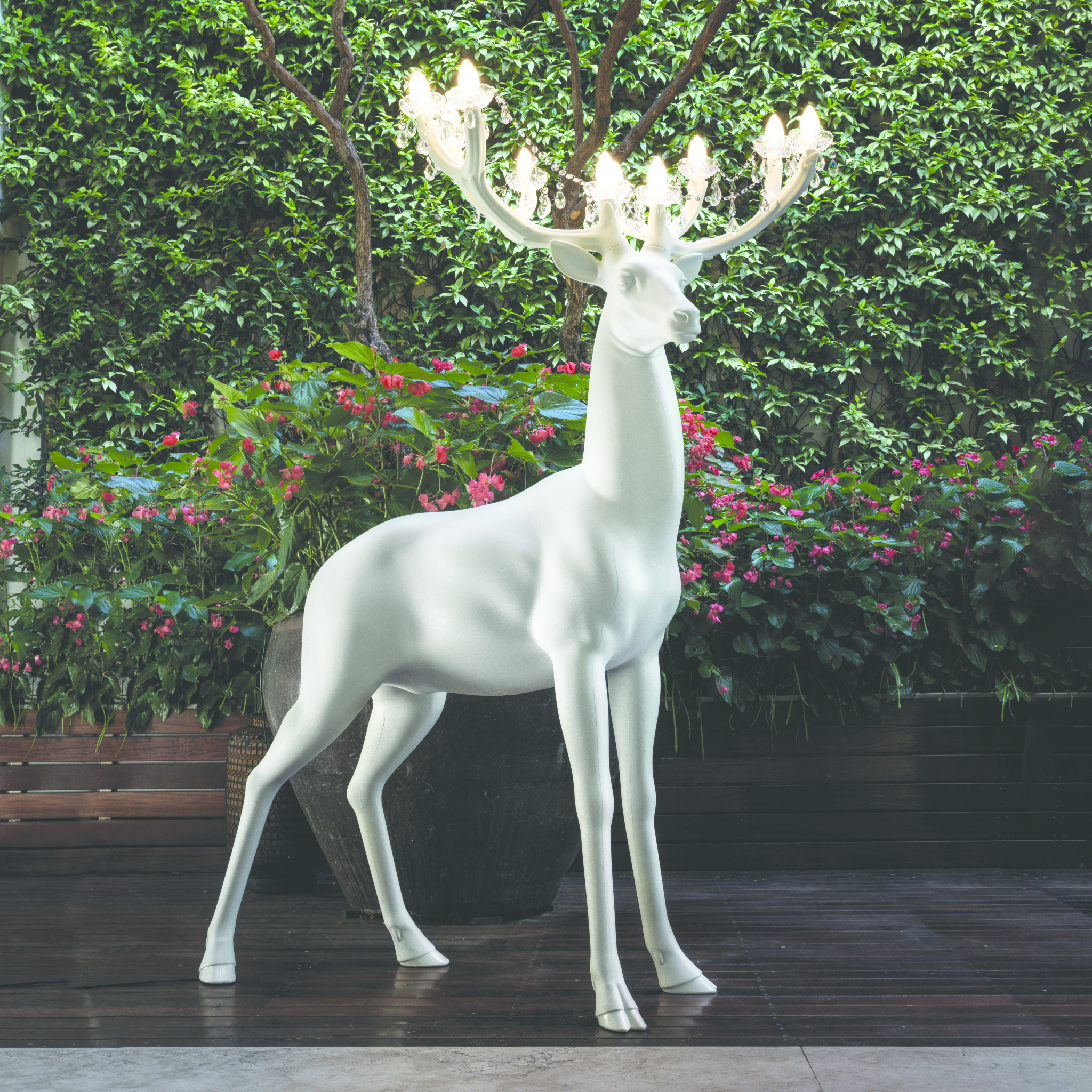 Märchenhafte Leuchte SHERWOOD in Weiß – kreatives Lichtdesign im Tiermotiv