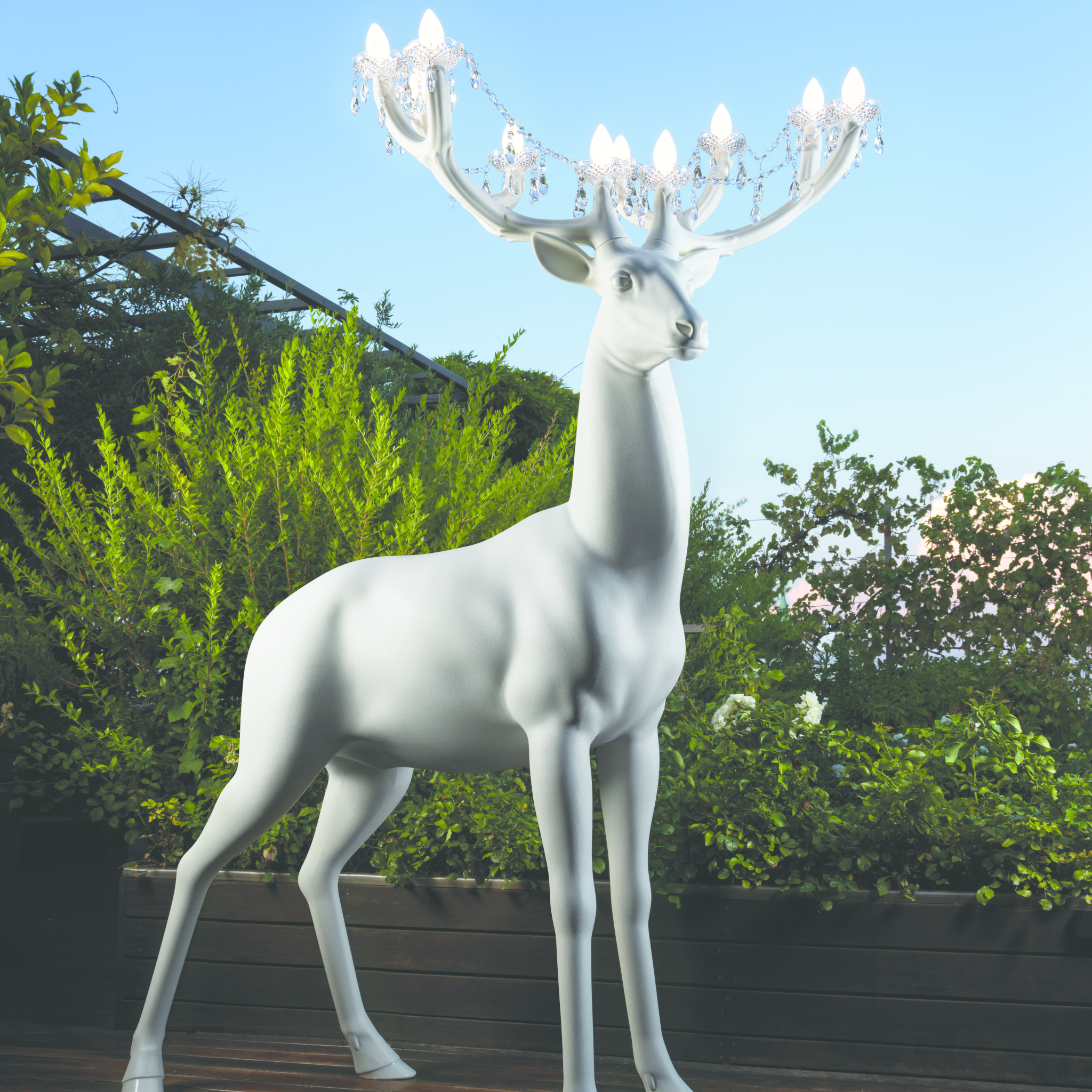 Elegante SHERWOOD Lichtskulptur aus weißem Kunststoff mit traumhafter Ausstrahlung