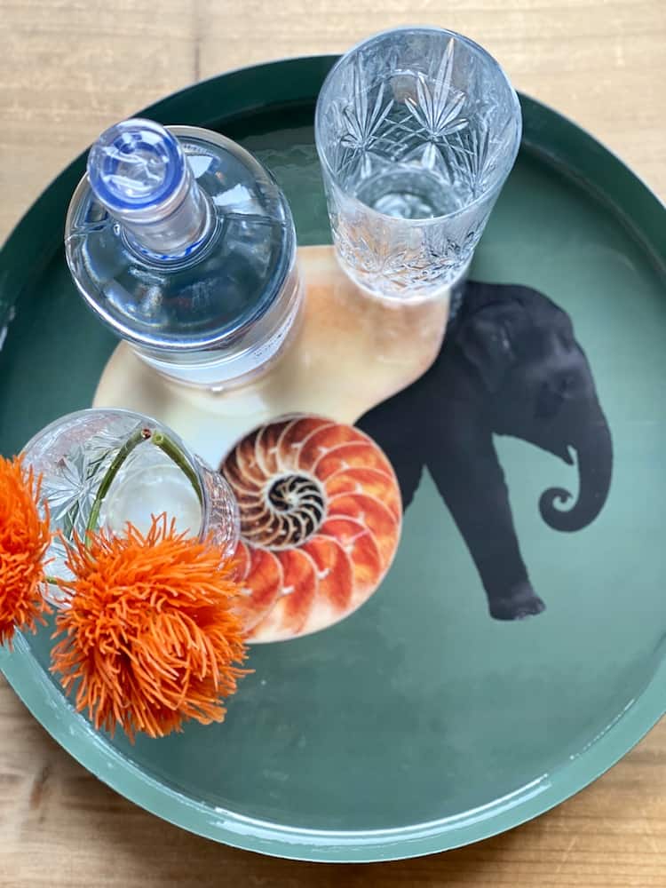 Tablett SHELLEPHANT von GANGZAI mit Elefant-Muschel-Design