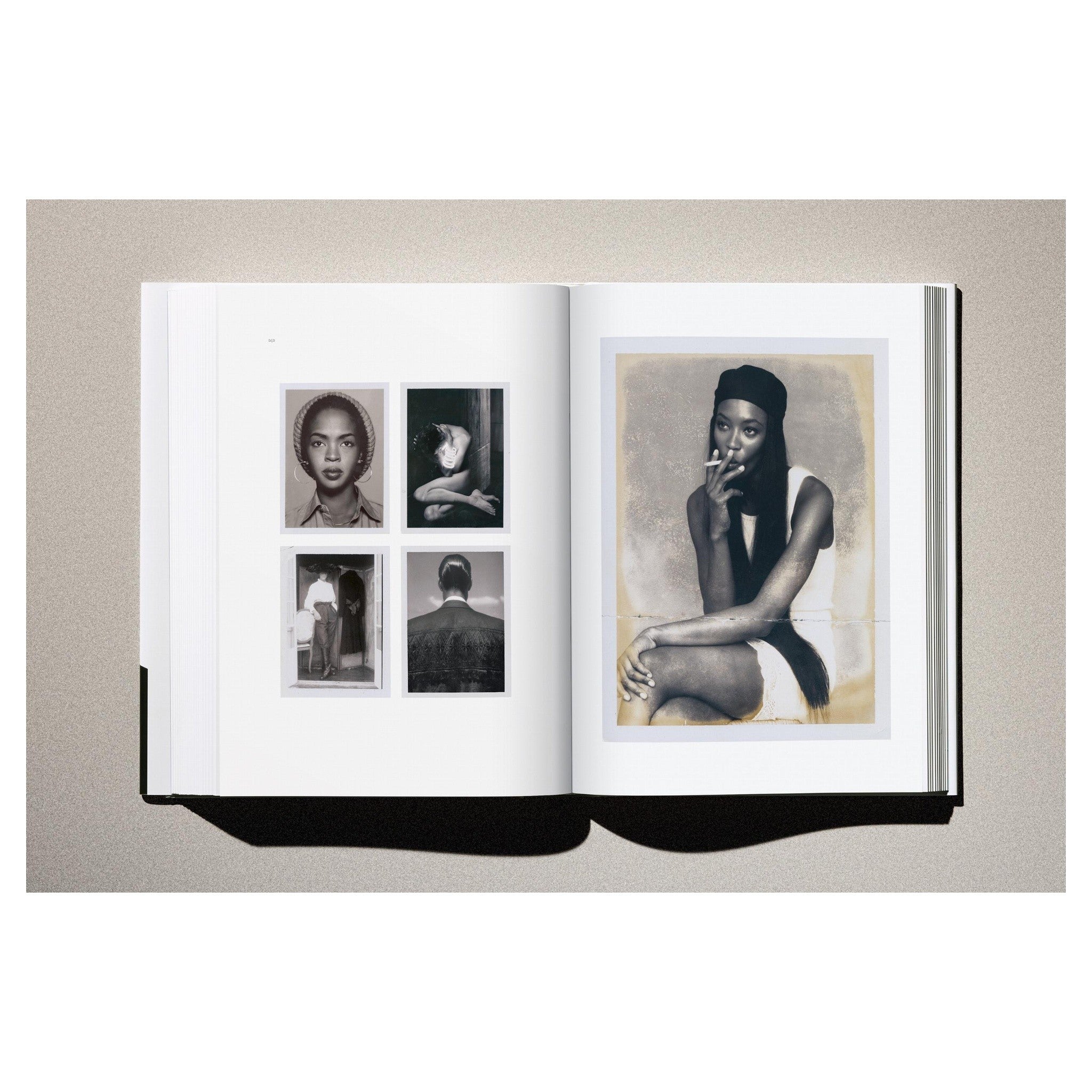 Architekturähnliche Anordnung des Buches für Produktfoto.