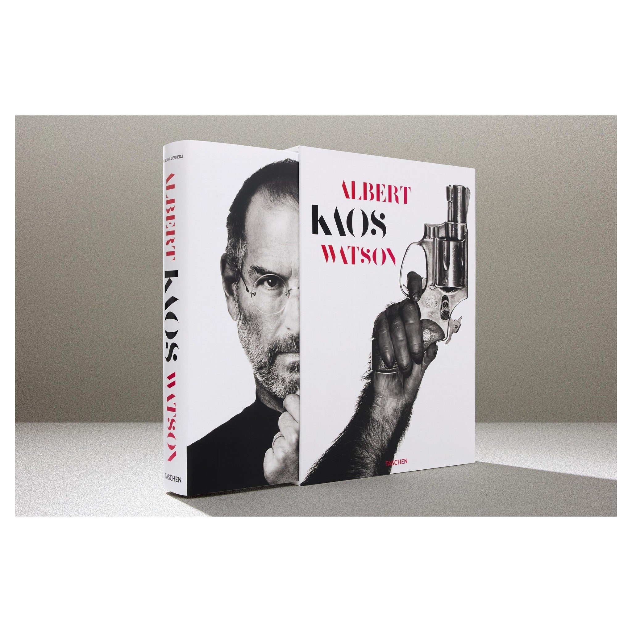 Detailfoto der ikonischen Hand-mit-Revolver-Fotografie von Watson.