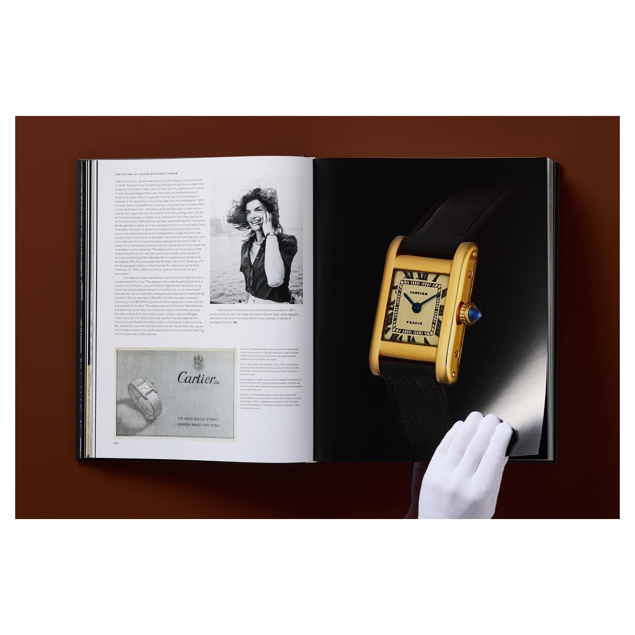 Buch über ikonische Armbanduhren mit detailliertem Chronographendruck.