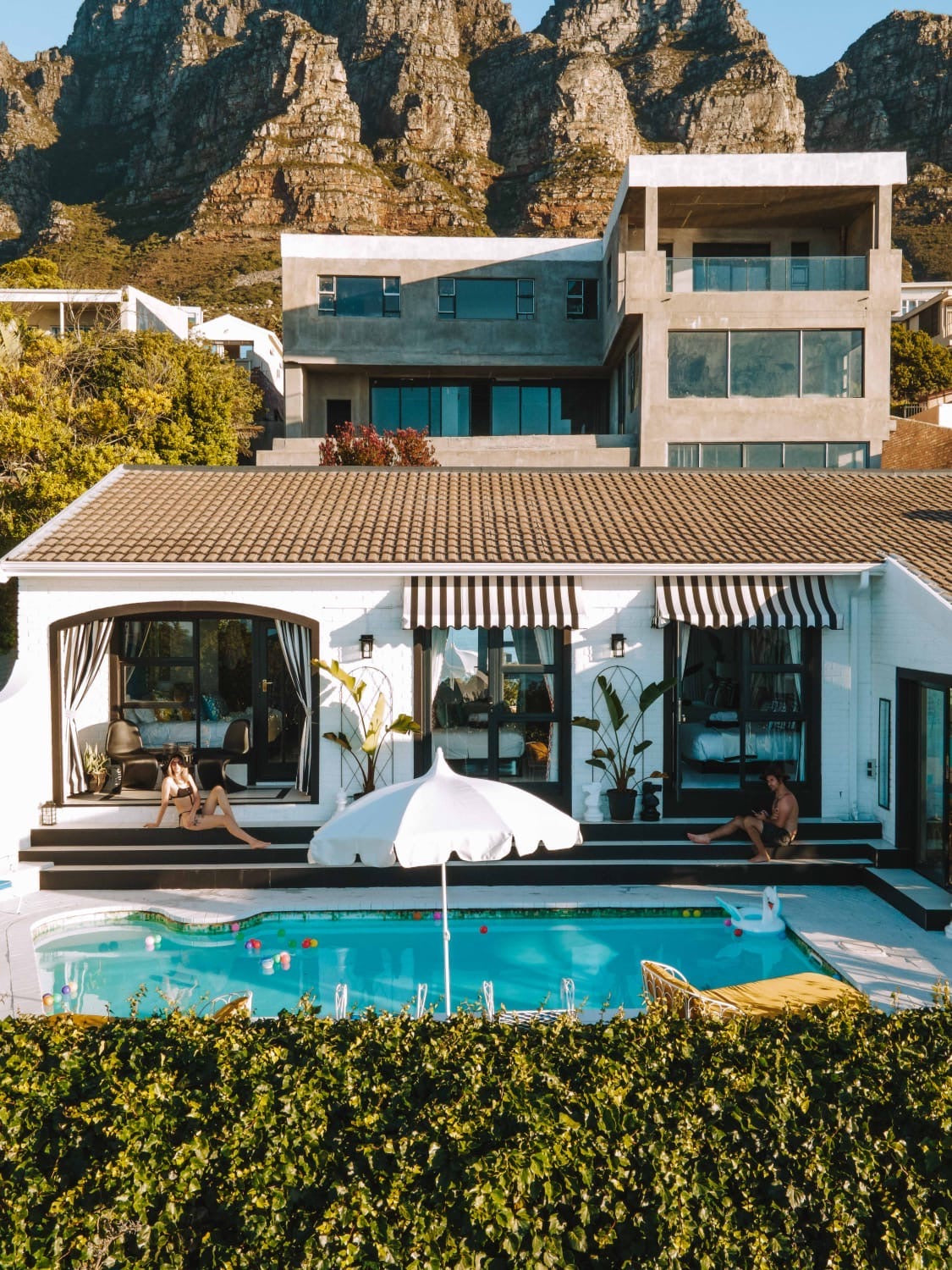 Außen Ansicht des Boutique-Hotels The Bohoho in Kapstadtgestaltet von Daniela Gottschalk – stilvolle Boho-Ästhetik mit natürlichen Materialien, warmen Farben und handverlesenen Dekorelementen