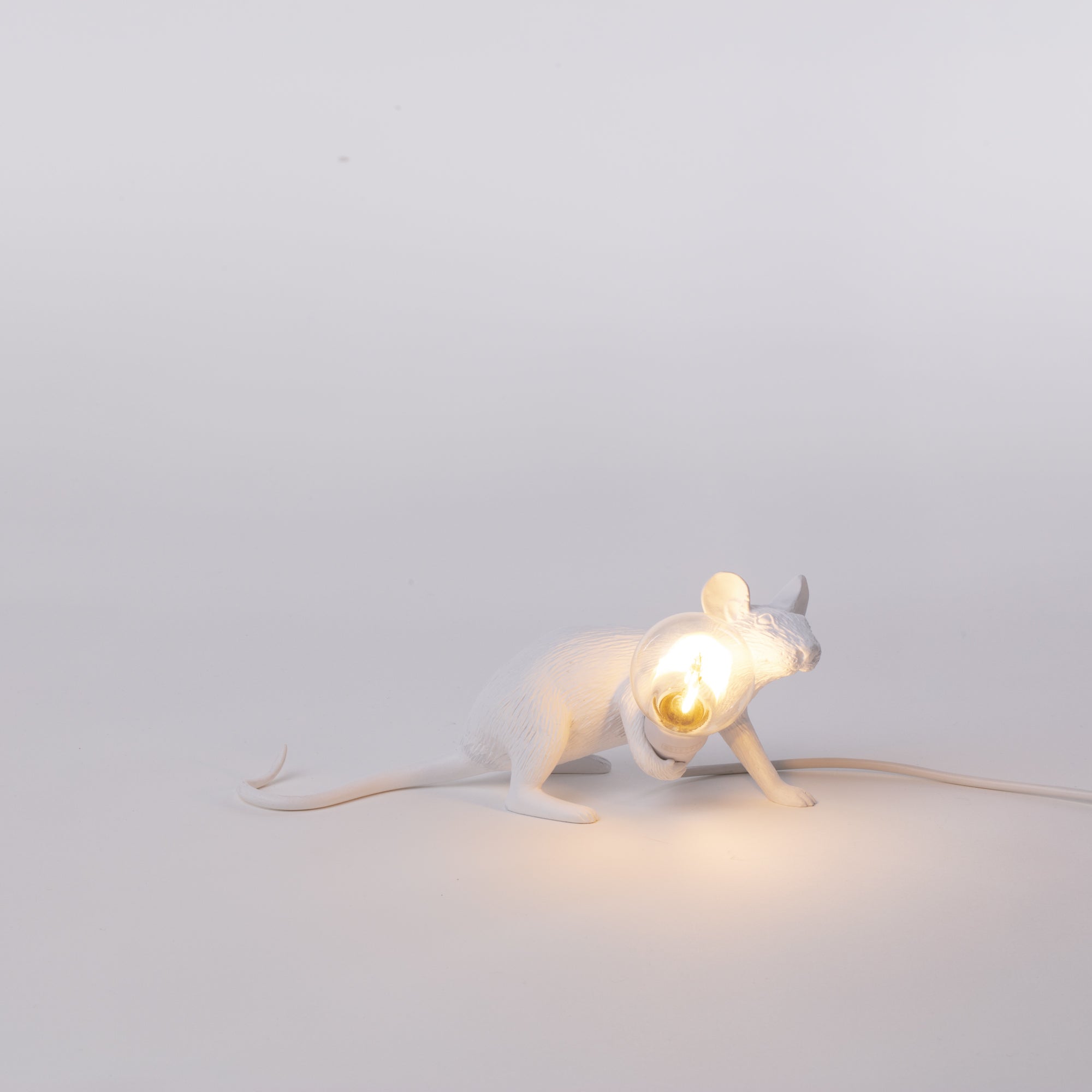 Tischlampe MOUSE LOP weiß von Seletti – ikonisches Design mit spielerischem Charme