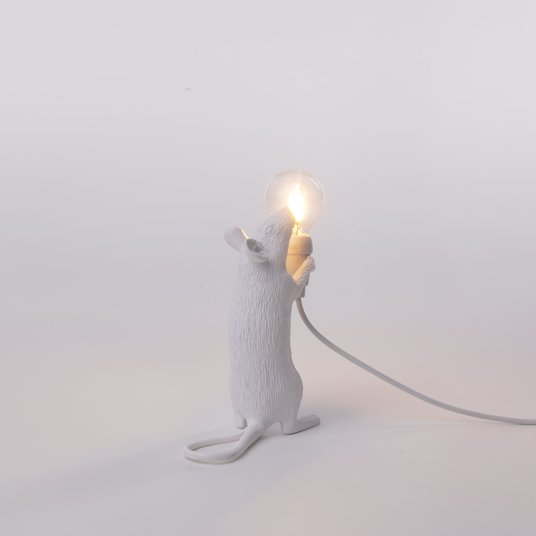Tischlampe MOUSE STEP weiß von Seletti – ikonisches Design mit verspieltem Charakter