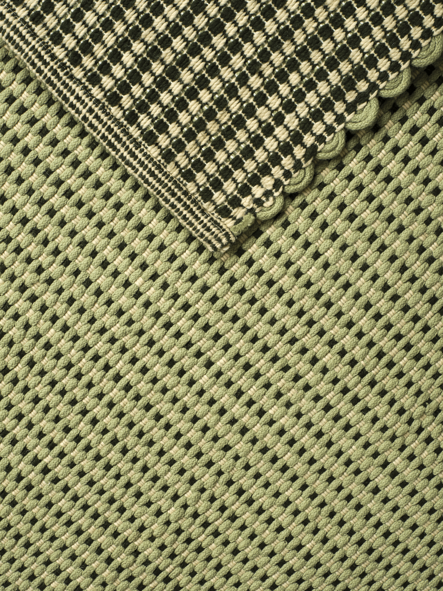Vielseitiger Indoor & Outdoor Rug mit strukturierter Webung