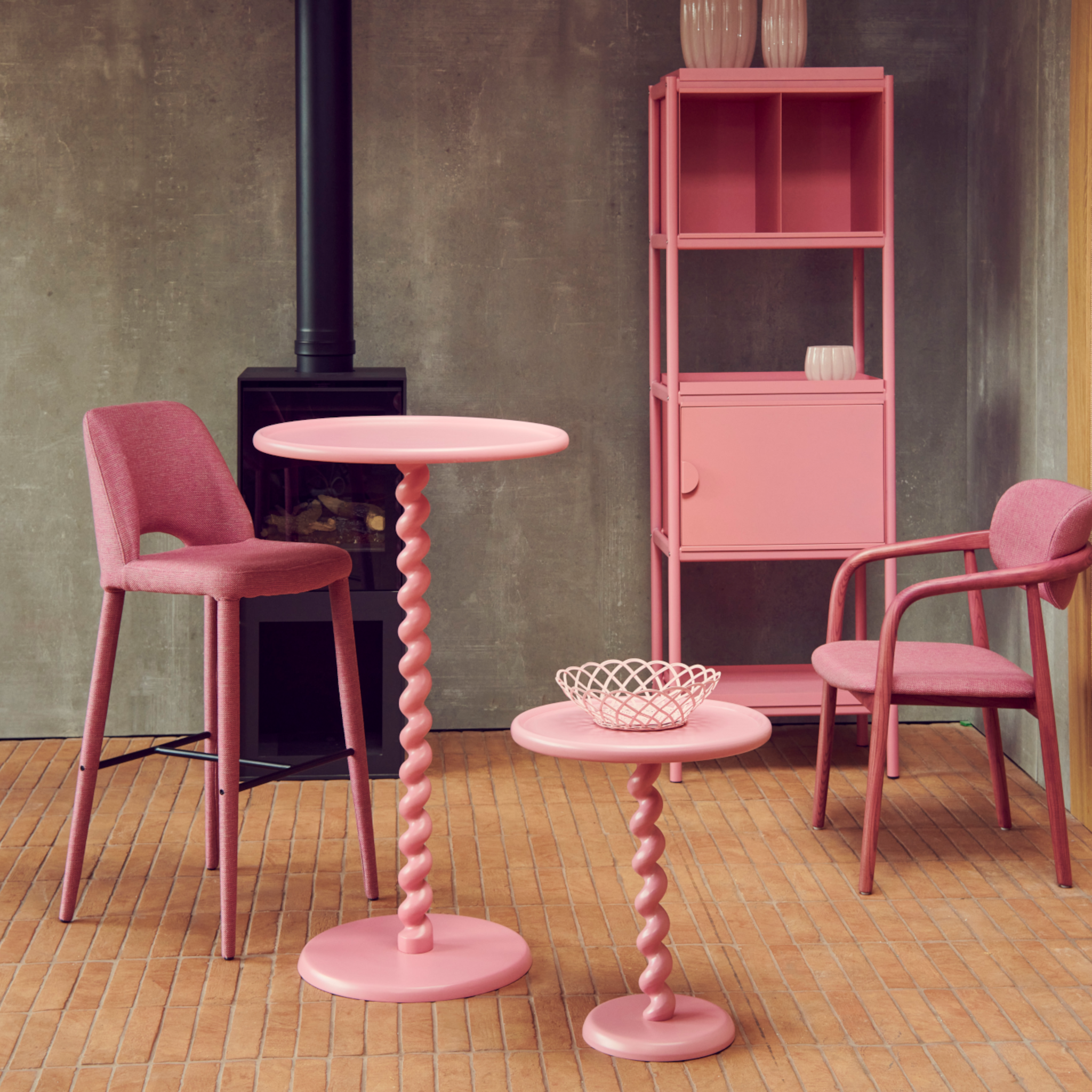 Regal mit geschlossenen und offenen Fächern in Schwarz