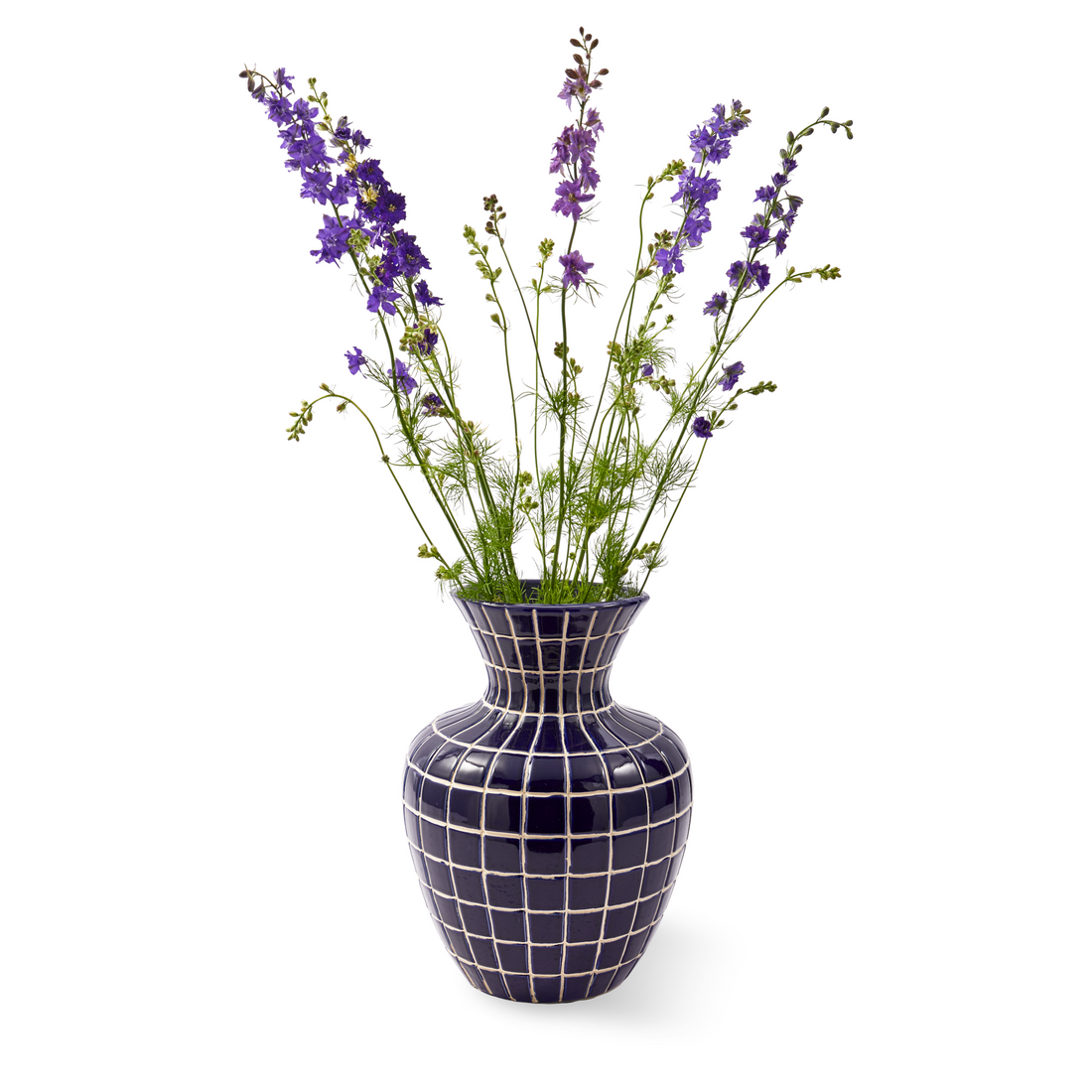 Stilvolle Vase in Blau-Weiß mit kunstvoller Handbemalung.