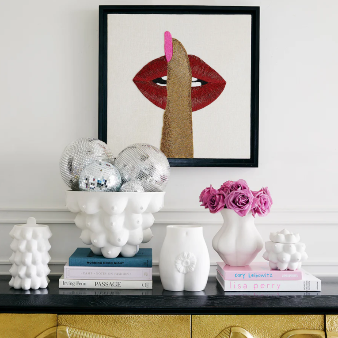 Kunstvolle Vase mit sinnlichen, geschwungenen Formen.