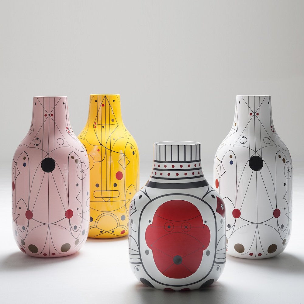 Keramikvasen von Bosa in kunstvoller Handarbeit gefertigt – skulpturale Formen, glänzende Oberflächen und kreative Designs in kräftigen Farben