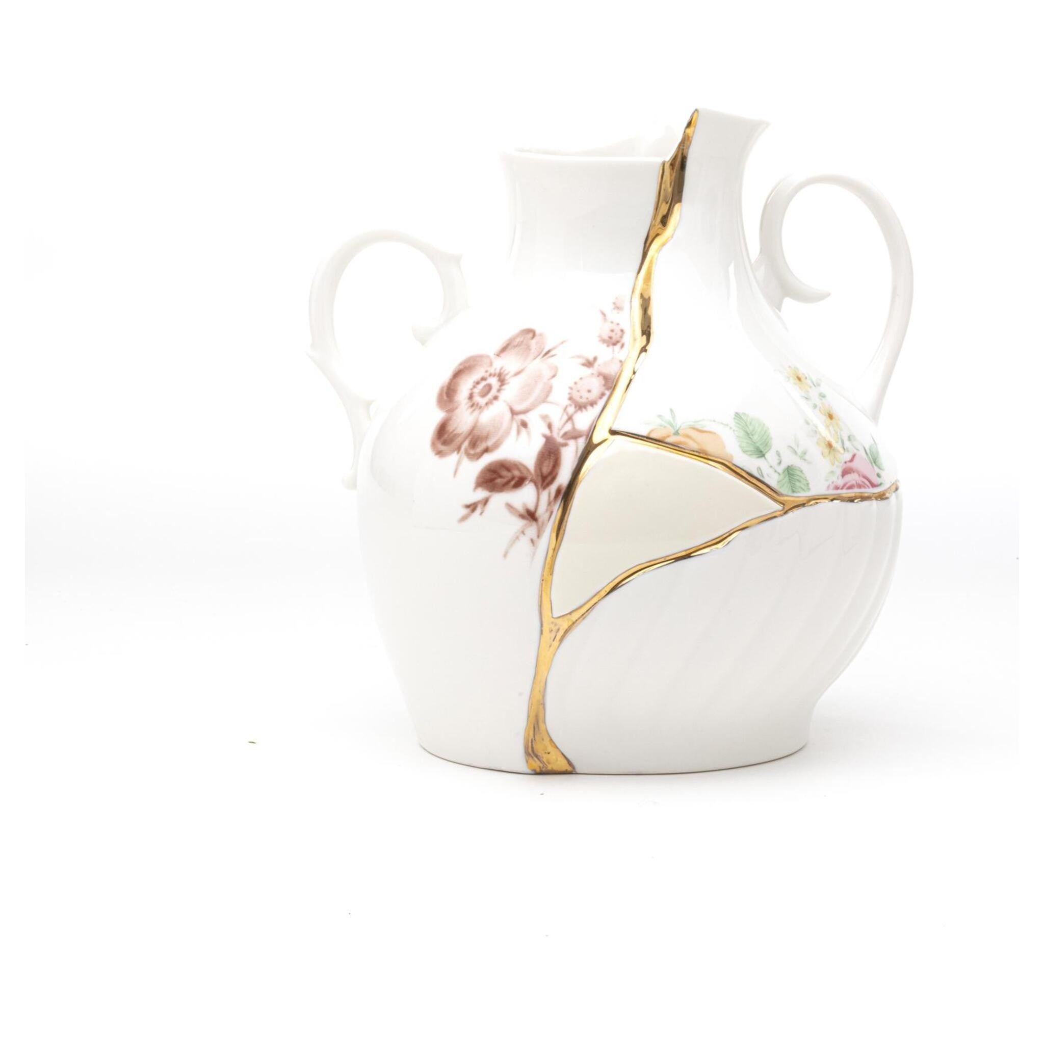 Kintsugi Vase mit Goldapplikationen aus feinem Porzellan