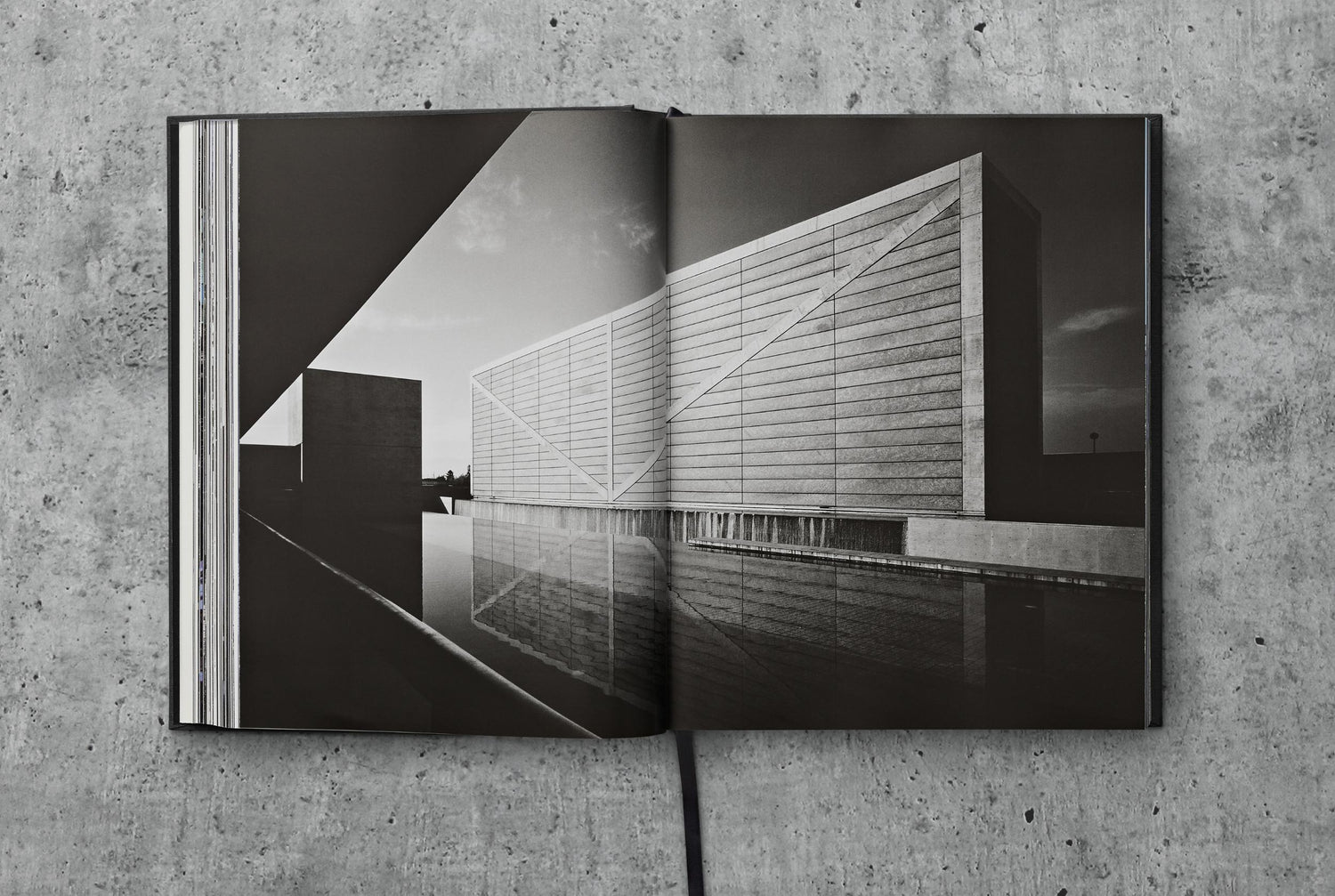 Architektur-von-Tadao-Ando-Lichtführung-und-Schatten