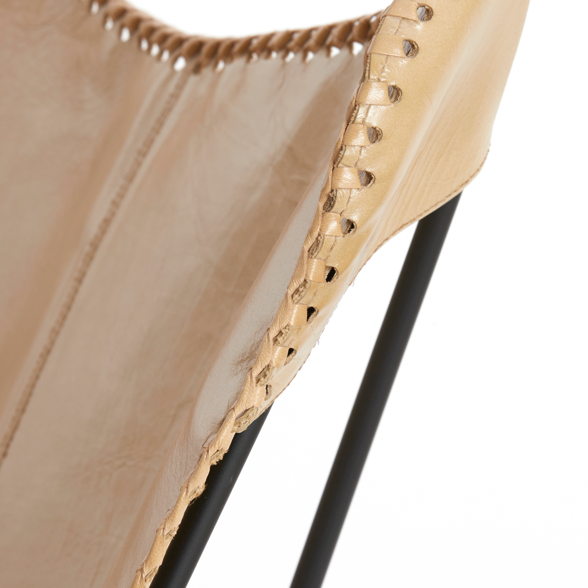 "Light &amp; Living Butterfly-Sessel in Leder Sand, ideal für ein elegantes Home-Office."
