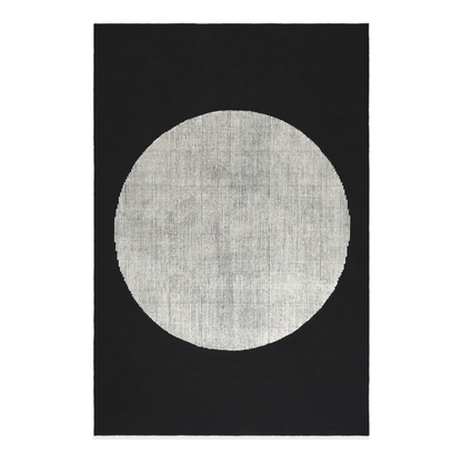Disc Rug Overview handgefertigter Design Teppich in Schwarz Weiß Naturwolle für moderne Wohnräume