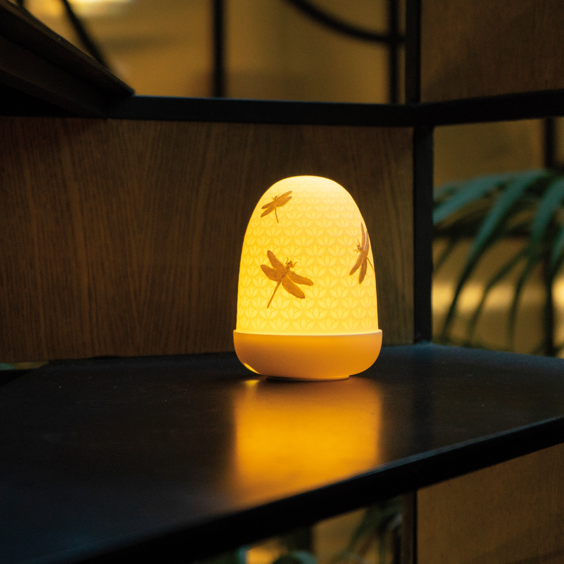 Lladró Kuppel-Tischlampe mit Libellen in Silber auf mattem Porzellan

