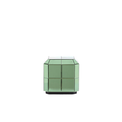 Minimalistische Präsentation der Säule als eigenständiges Designobjekt mit klarer, moderner Form.