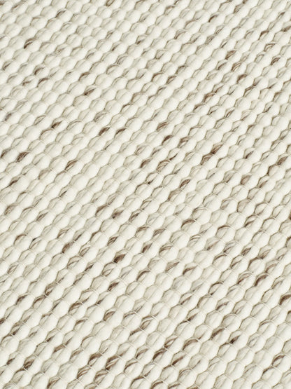 Loopy rug handwoven craftsmanship Detailaufnahme von handgewebter Verarbeitung aus Nordindien von Tom Dixon