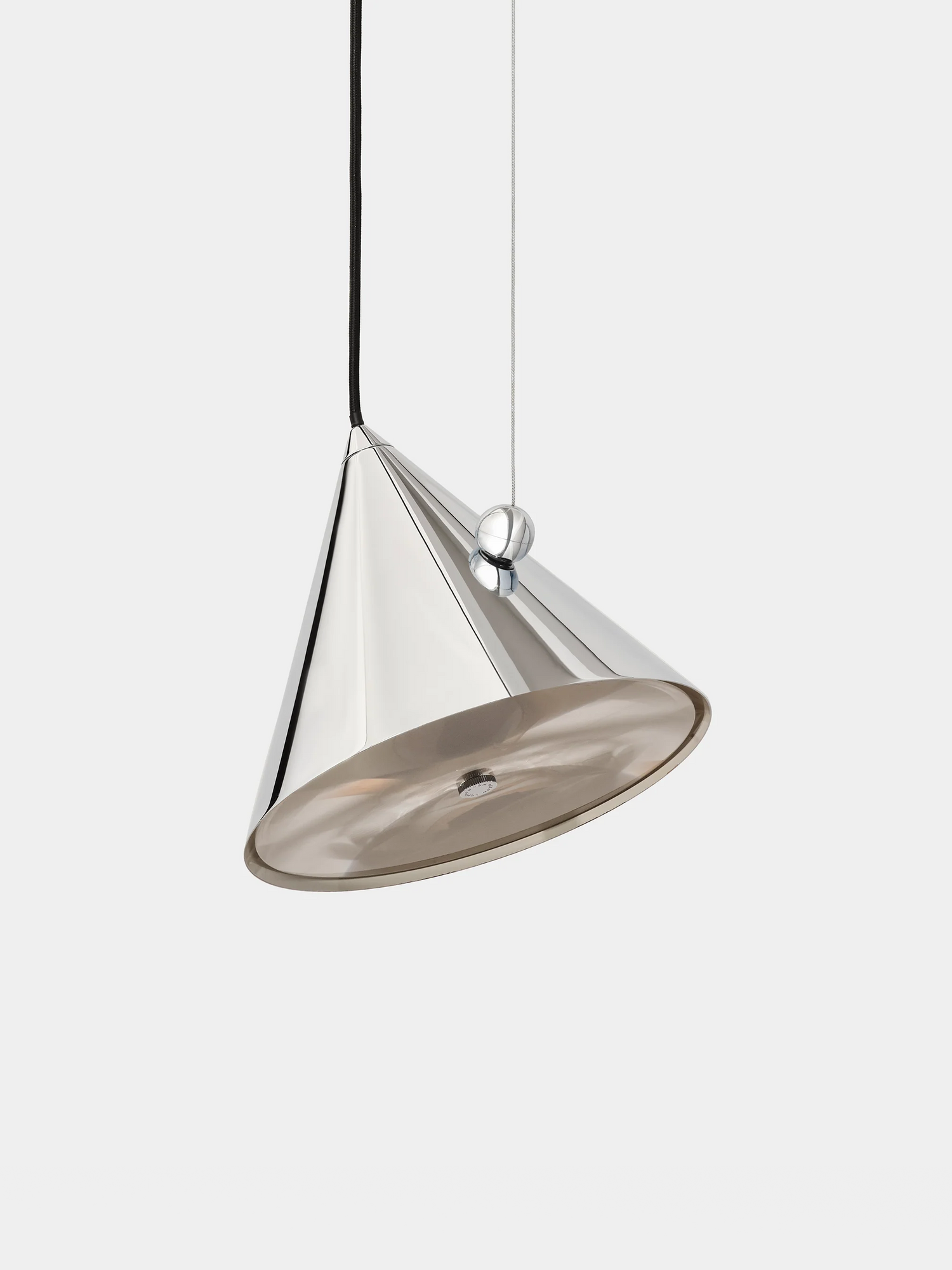 Verstellbare Pendelleuchte mit magnetischem Kugelgelenk