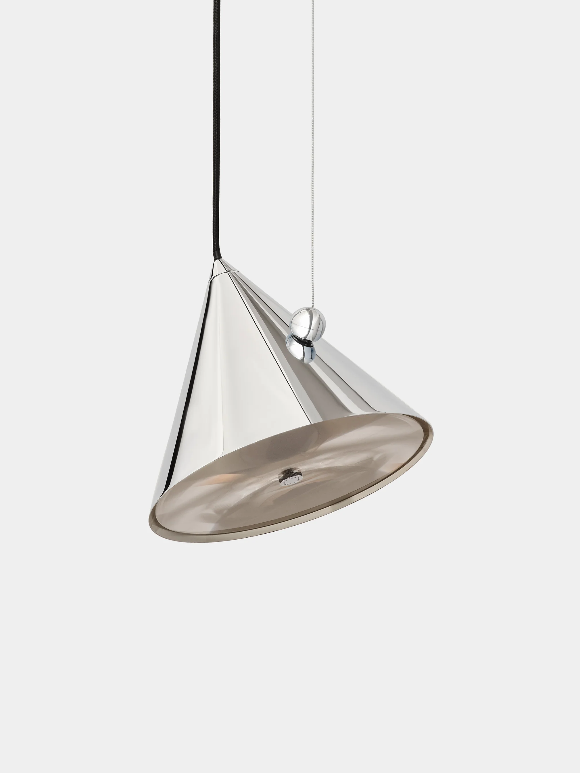 Verstellbare Pendelleuchte mit magnetischem Kugelgelenk
