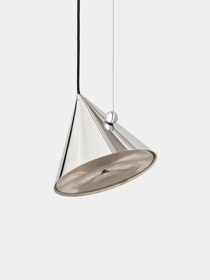 Verstellbare Pendelleuchte mit magnetischem Kugelgelenk