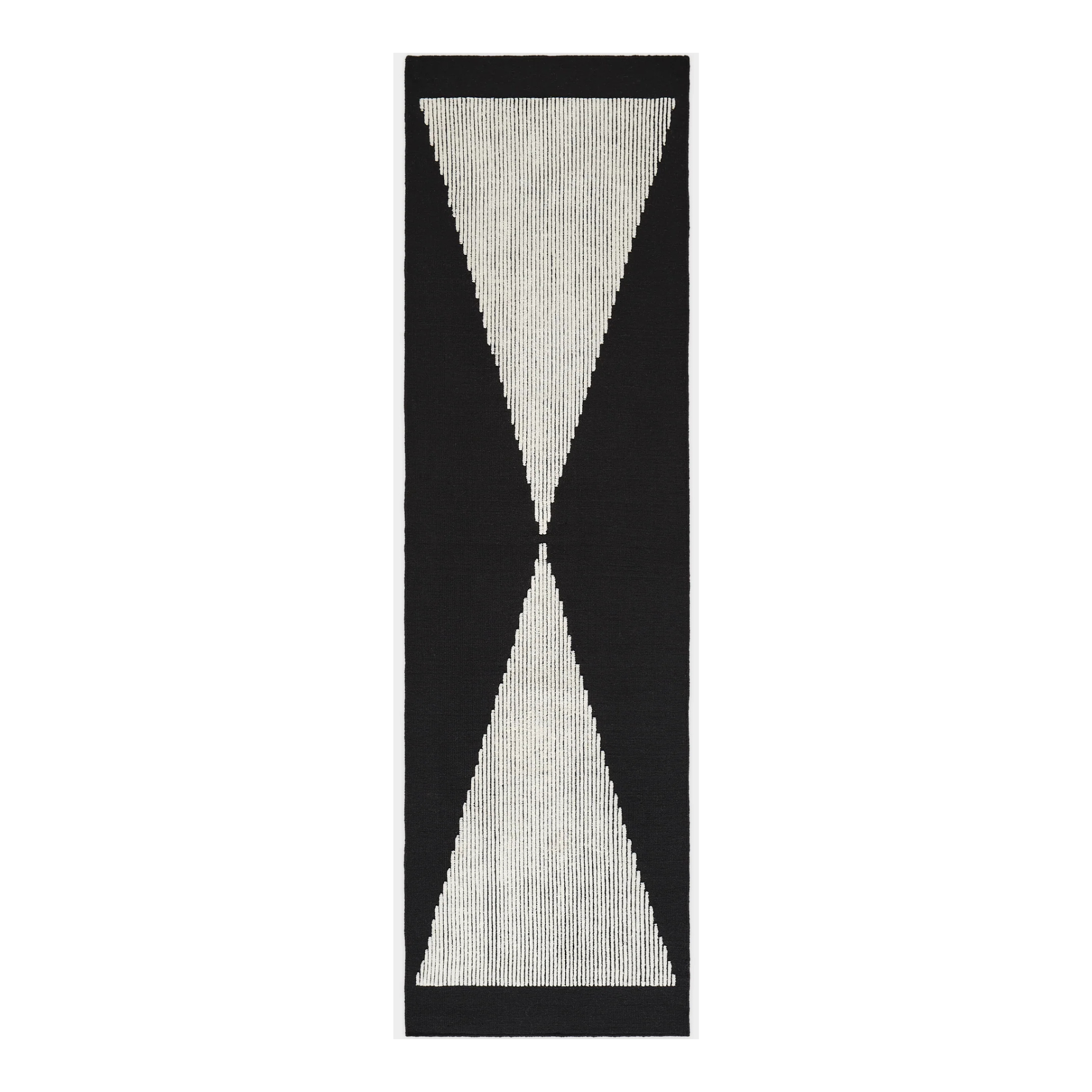 Wedge Rug in schwarz-weiß Naturwolle in voller Ansicht als handgefertigter Design Teppich
