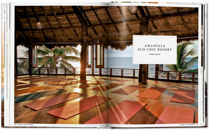 Yoga am Strand von Tulum im Amansala Retreat mit Verbindung von Meer und Bewegung.