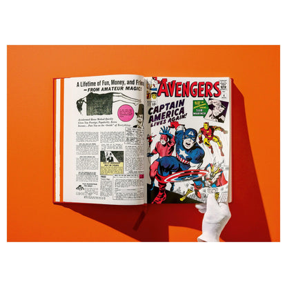 Marvel-Ausgabe aufgeklappt mit historischem Druckbild