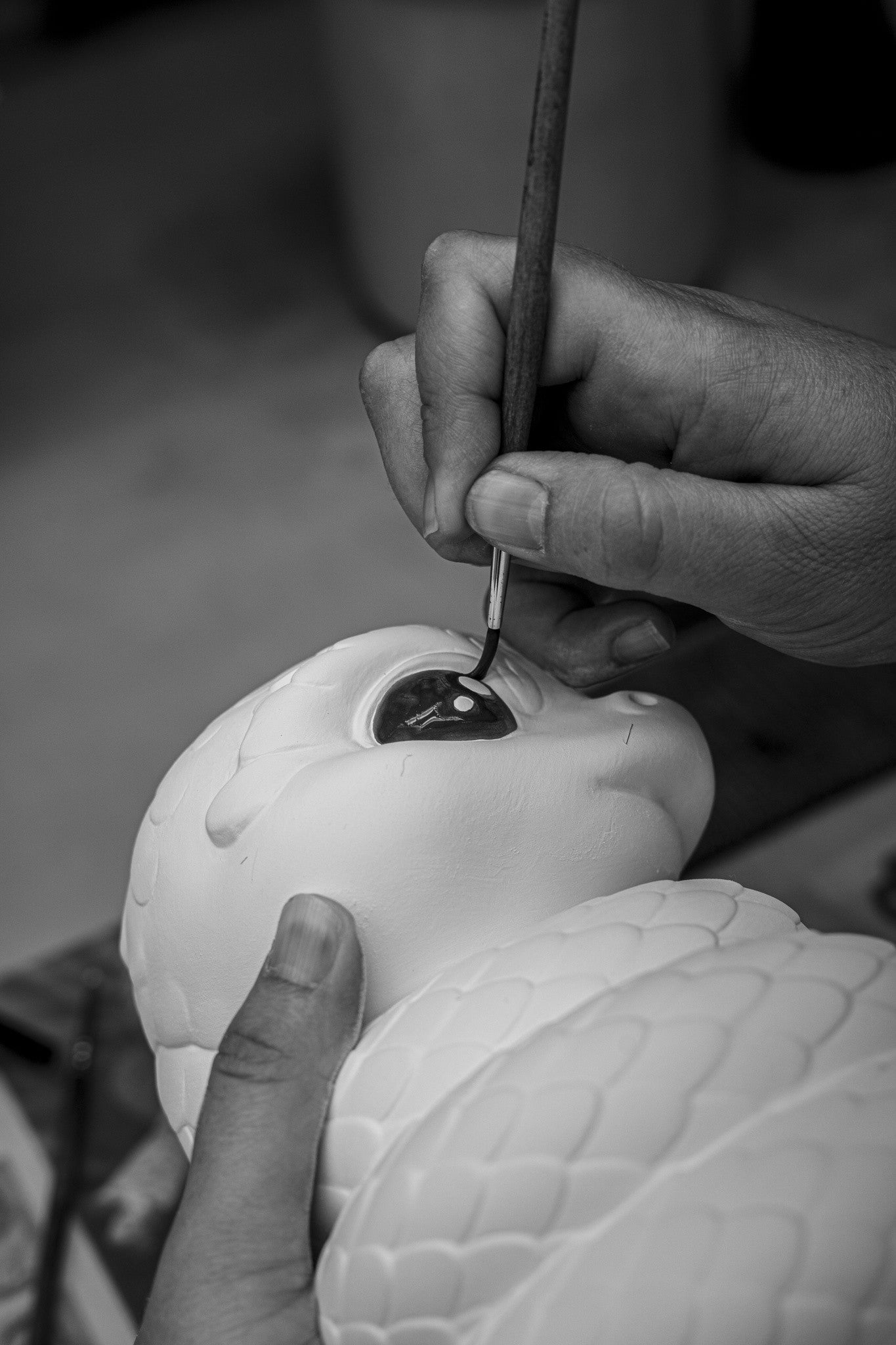 Detailreiche Baby Snake Figur mit schwarzen Augen