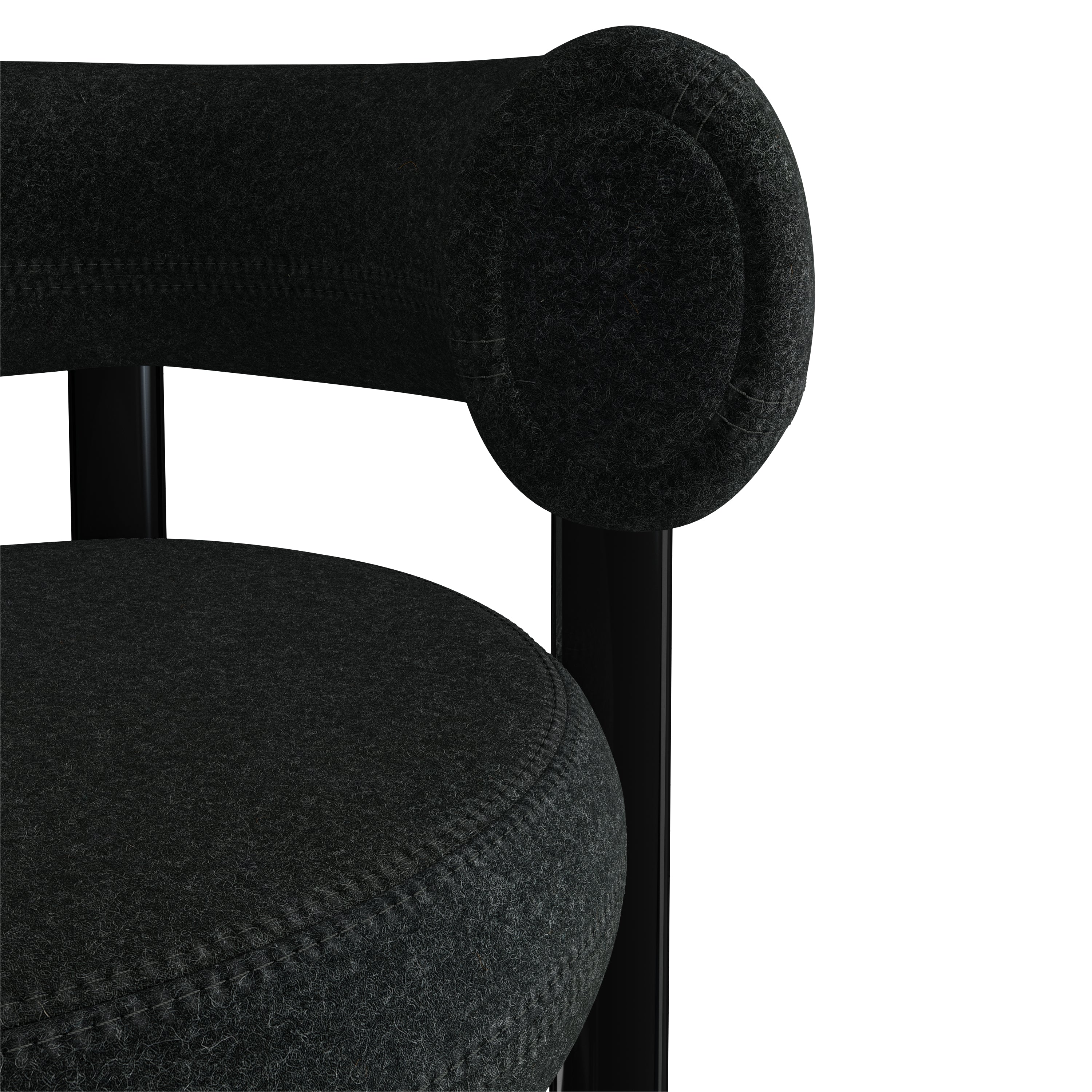 Fat Bar Stool 75 cm – Barhocker mit schwarzem Stahlgestell &amp; Kvadrat Divina Melange Dark Grey von Tom Dixon