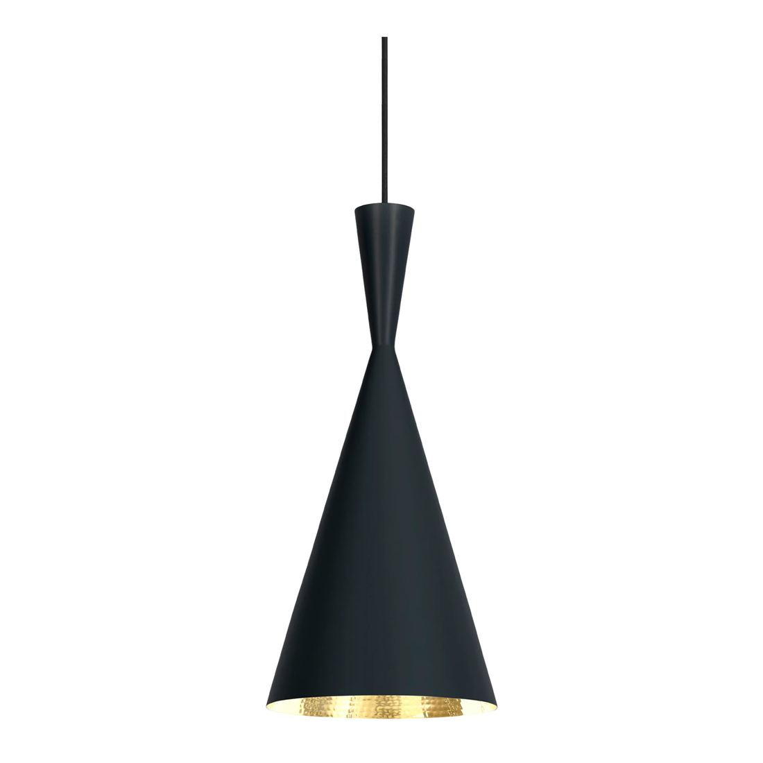 Handgefertigte Beat Tall Pendelleuchte von Tom Dixon aus mattschwarzem Messing mit goldenem Innenraum, hängend in modernem Interieur