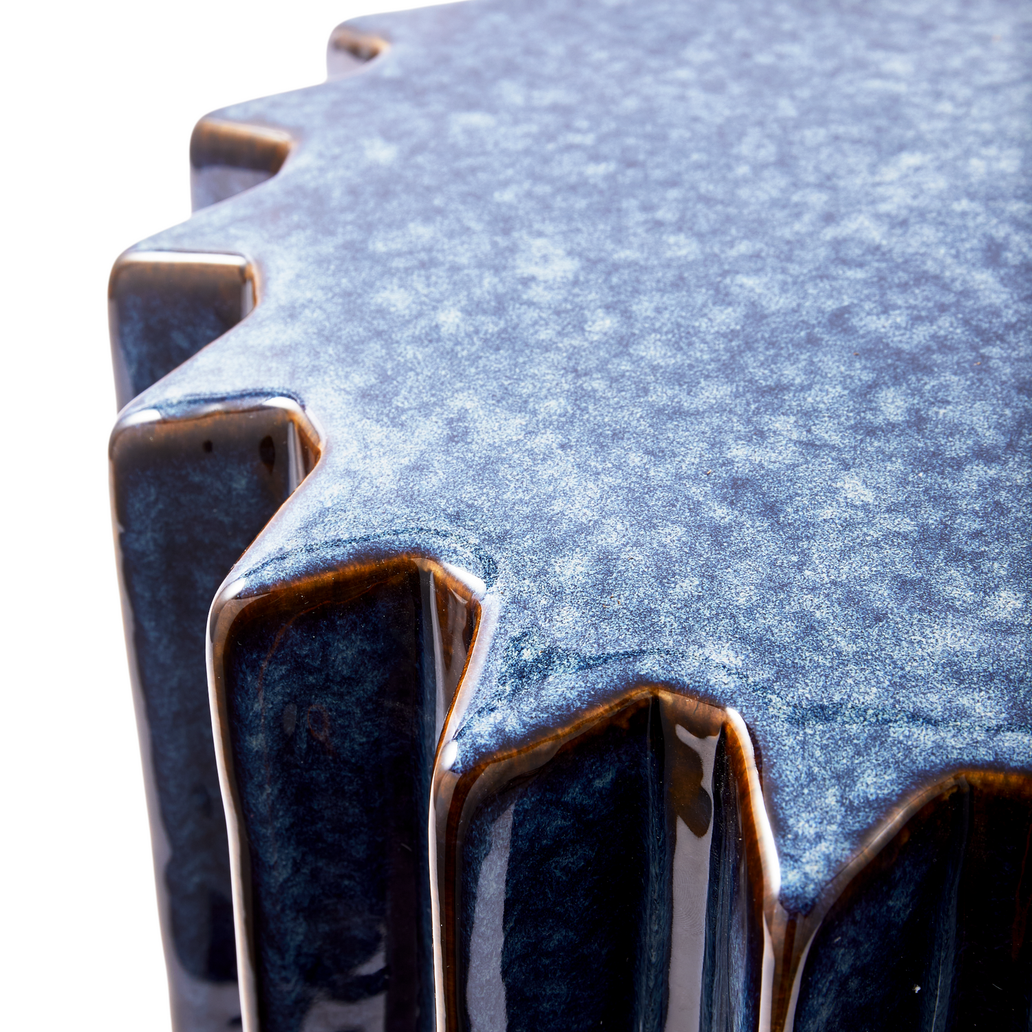 Beistelltisch OKRA aus Keramik – dunkle Farbgebung von Pols Potten