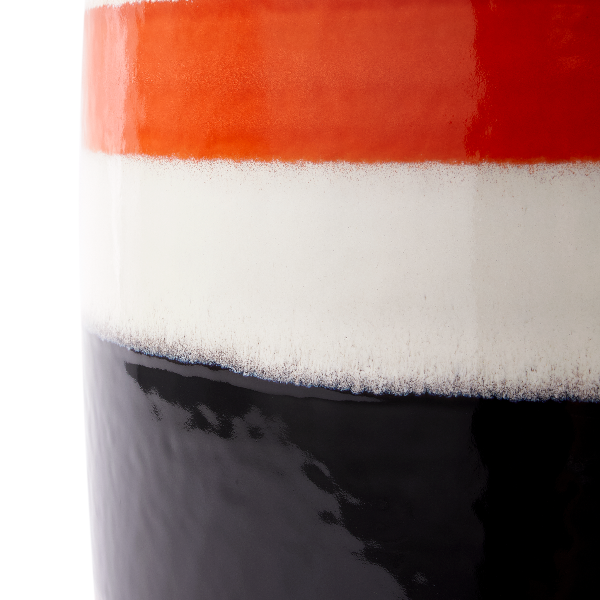 Detailansicht des Streifenmusters in Türkis, Terrakotta und Schwarz