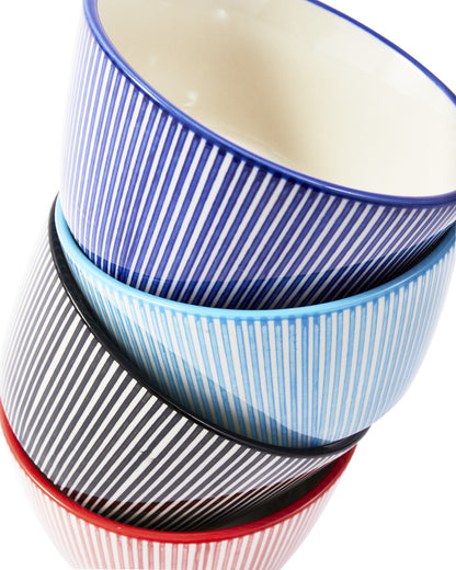 Tischdeko mit Marine Striped Bowls – Steingutschalen