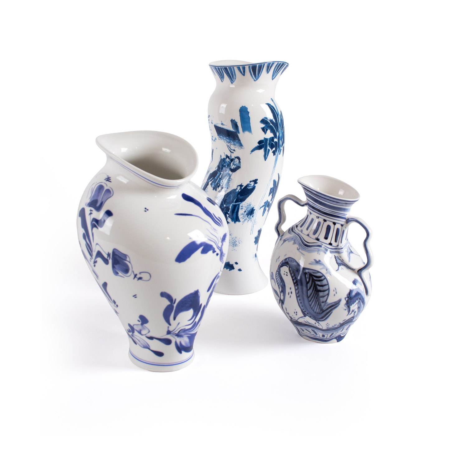 Weiße Porzellanvase mit blauem Motiv im verzerrten Look