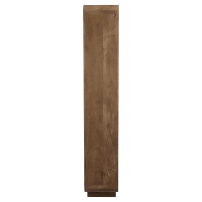 Elegantes Holzregal mit abgerundeten Kanten und hoher Form
