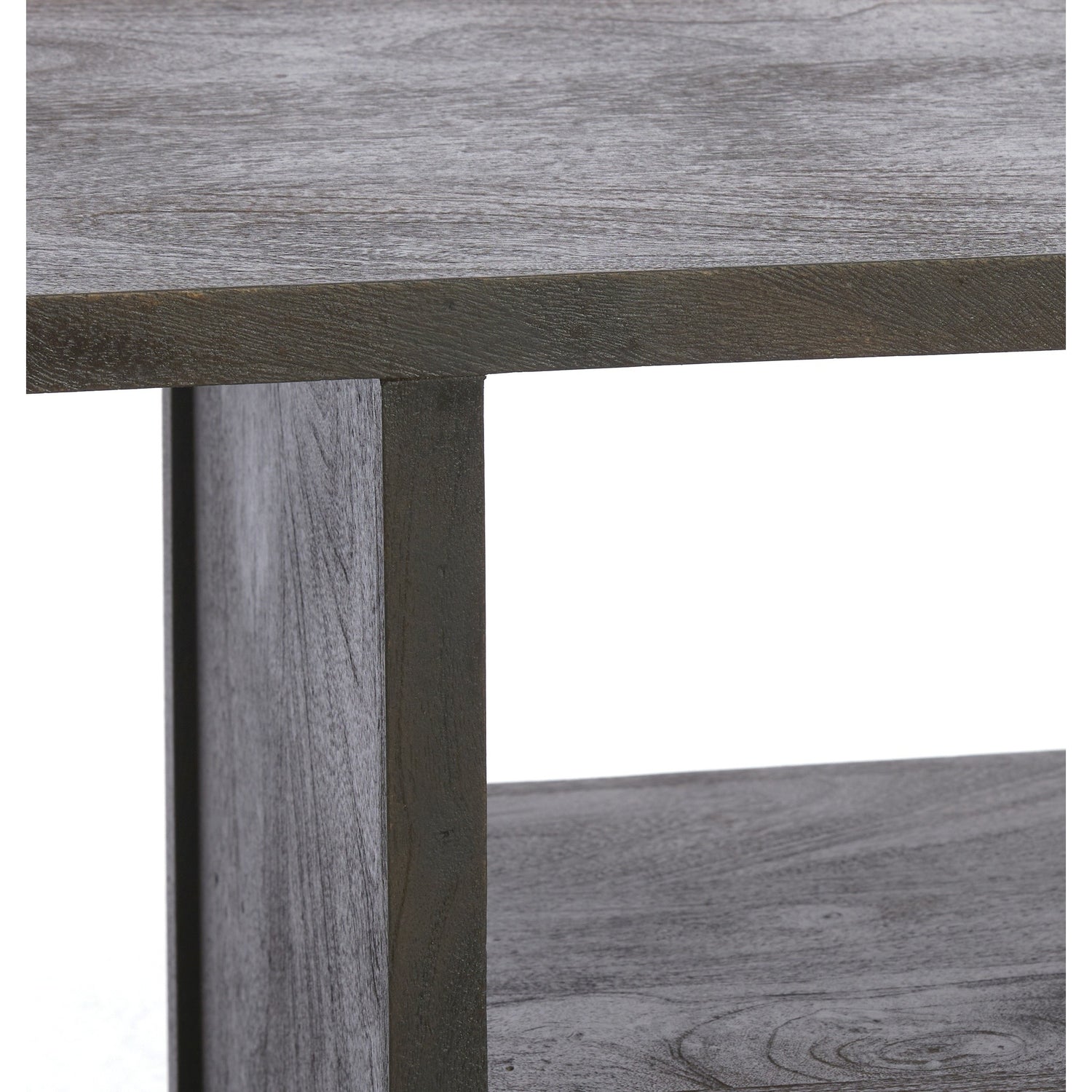 Elegantes Sideboard mit offenen Ablagen und weicher Silhouette