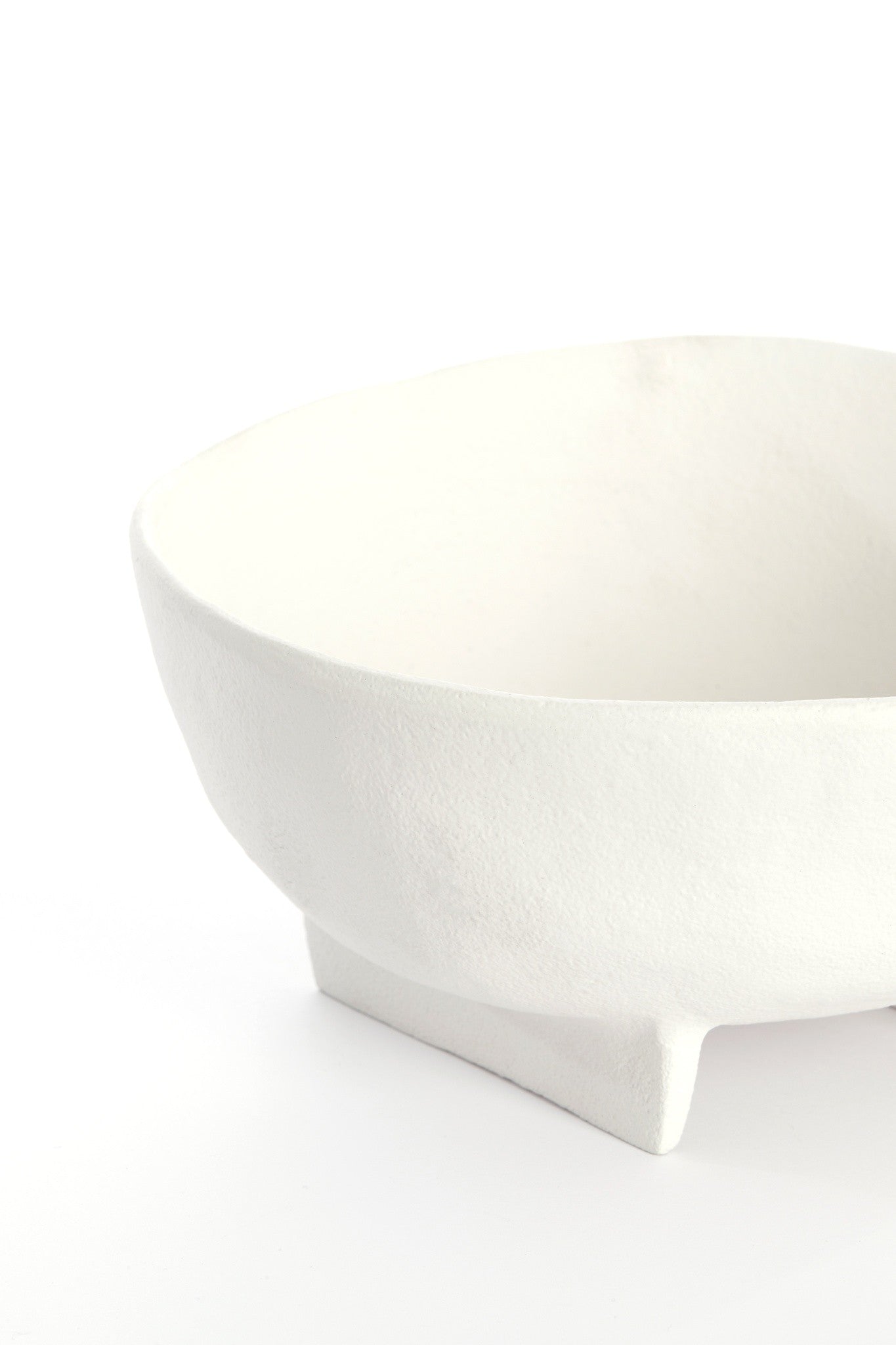 Kompakte Dekoschale in Weiß mit Standfuß von Light &amp; Living