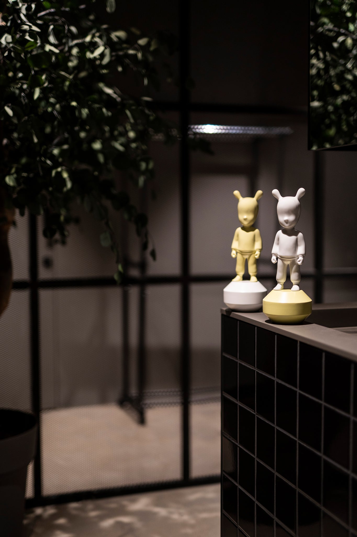 Deko Skulptur THE GUEST der Marke Lladró in diversen Farben und Größen