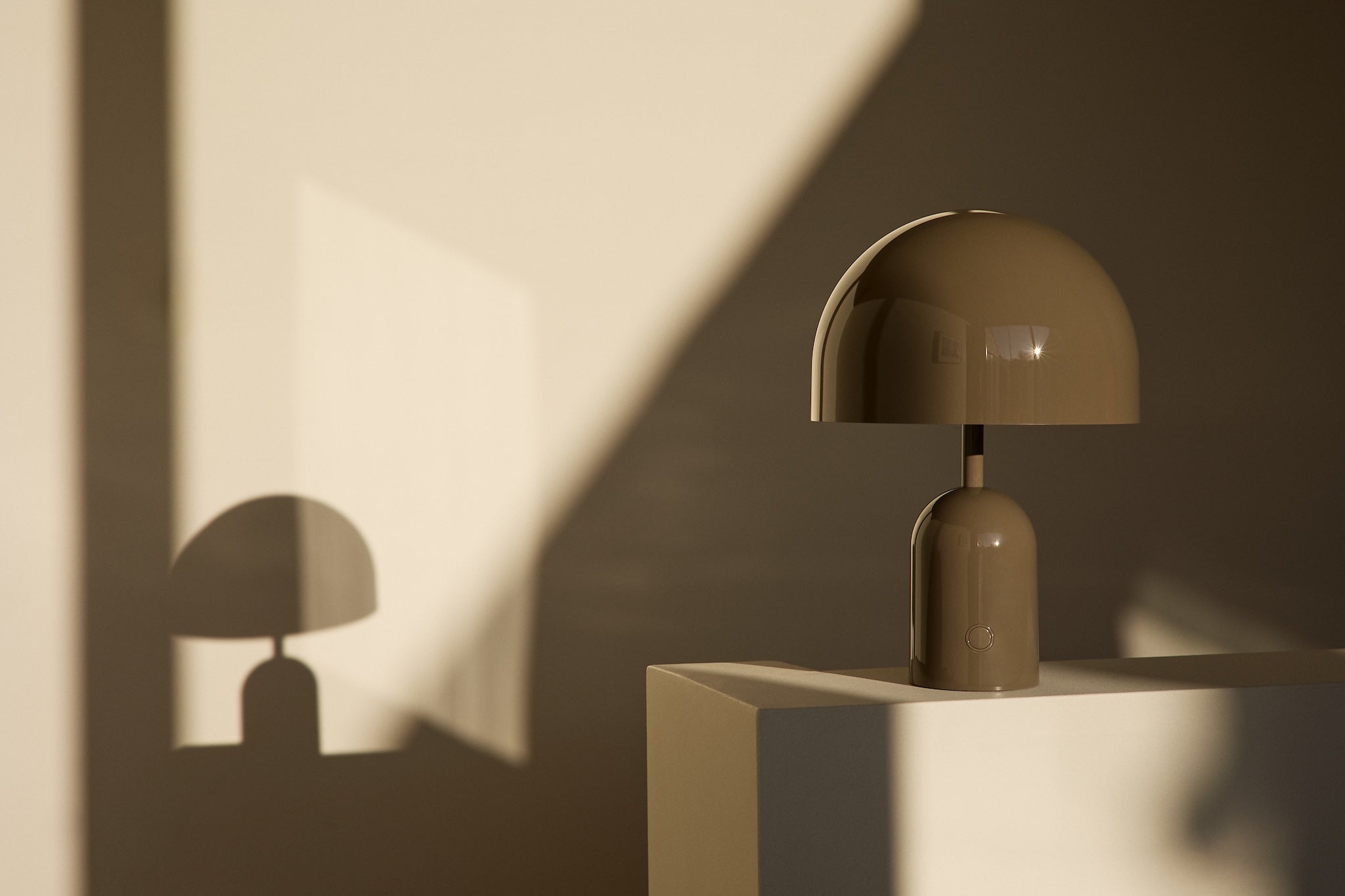 Bell Table Light in High-Gloss Taupe