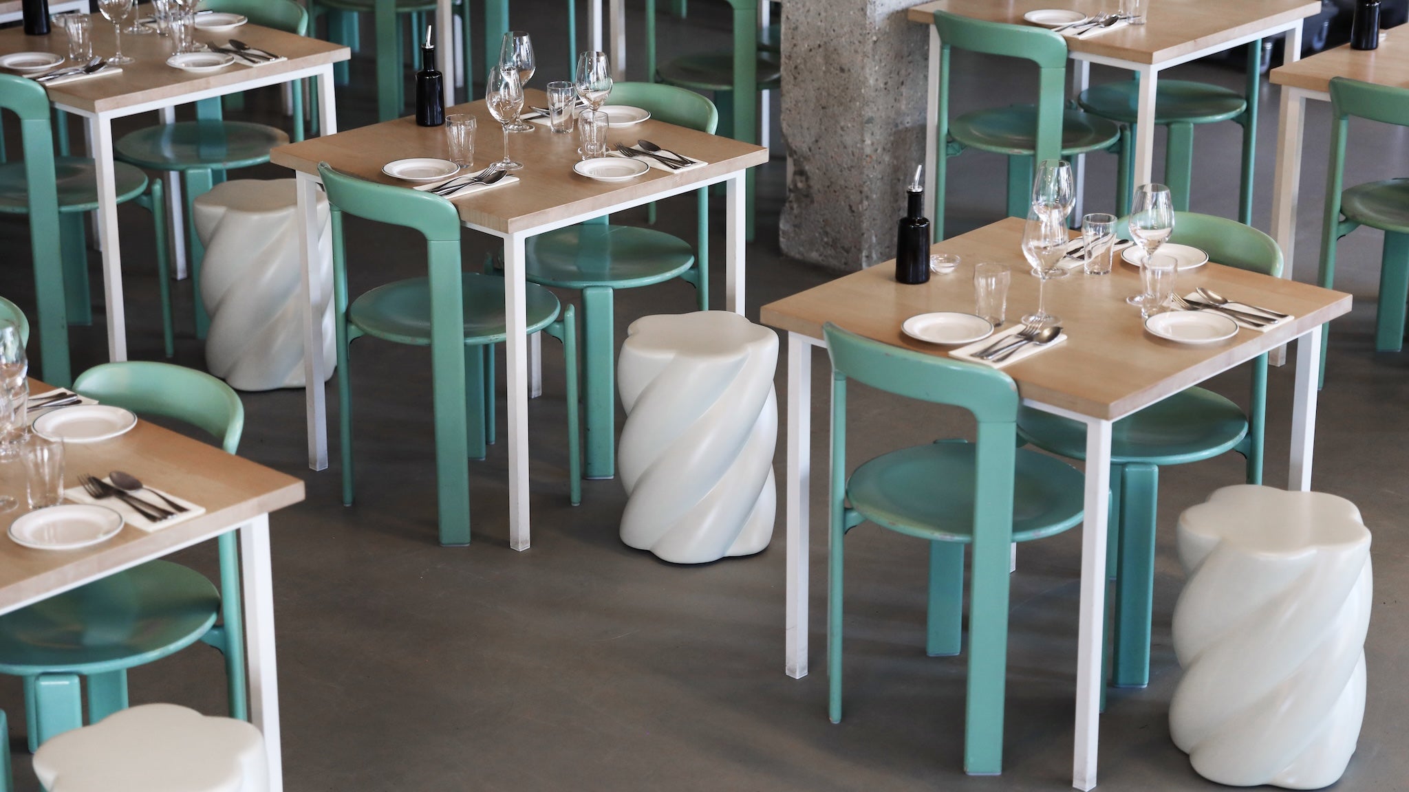 Restaurant Interior - Design Hocker Marshmallow in off-white
