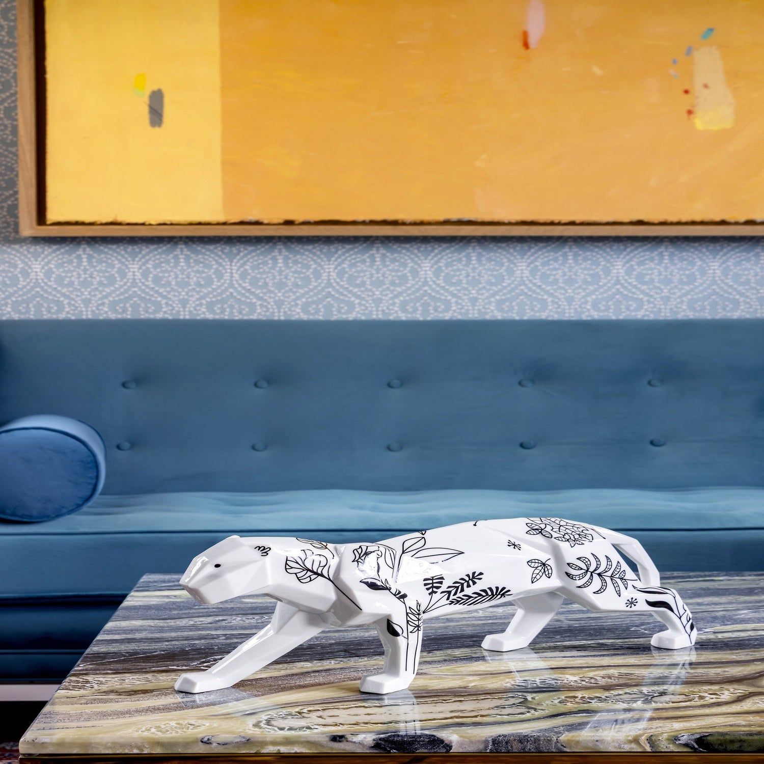 Exklusive Panther Skulptur Porzellan mit schwarzen floralen Motiven