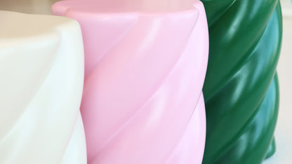 Kollektion Marshmallow Hocker in pink, grün und off-white von &amp;k Amsterdam