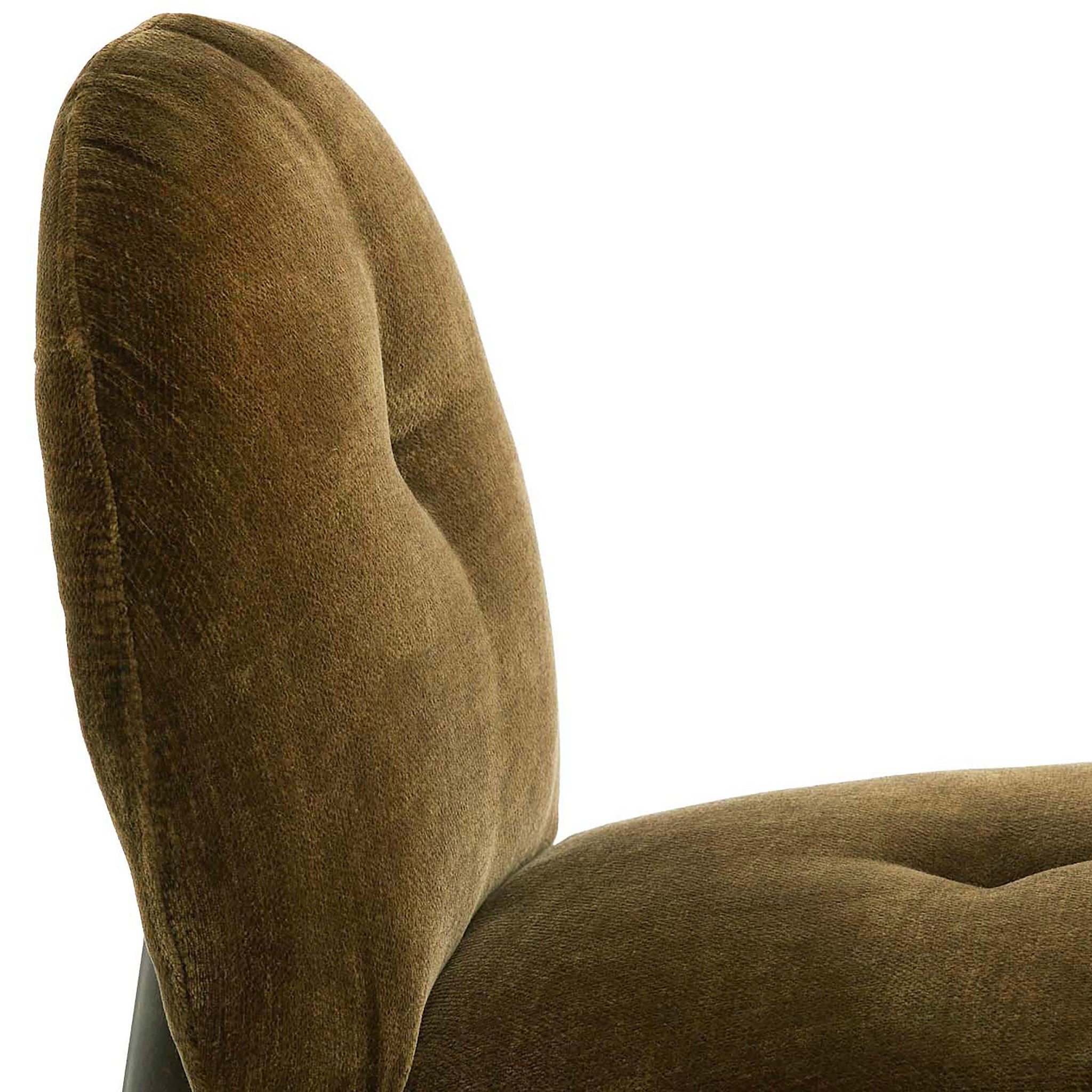 Detailansicht der Sitzfläche und Steppung des Stuhls SINOSA